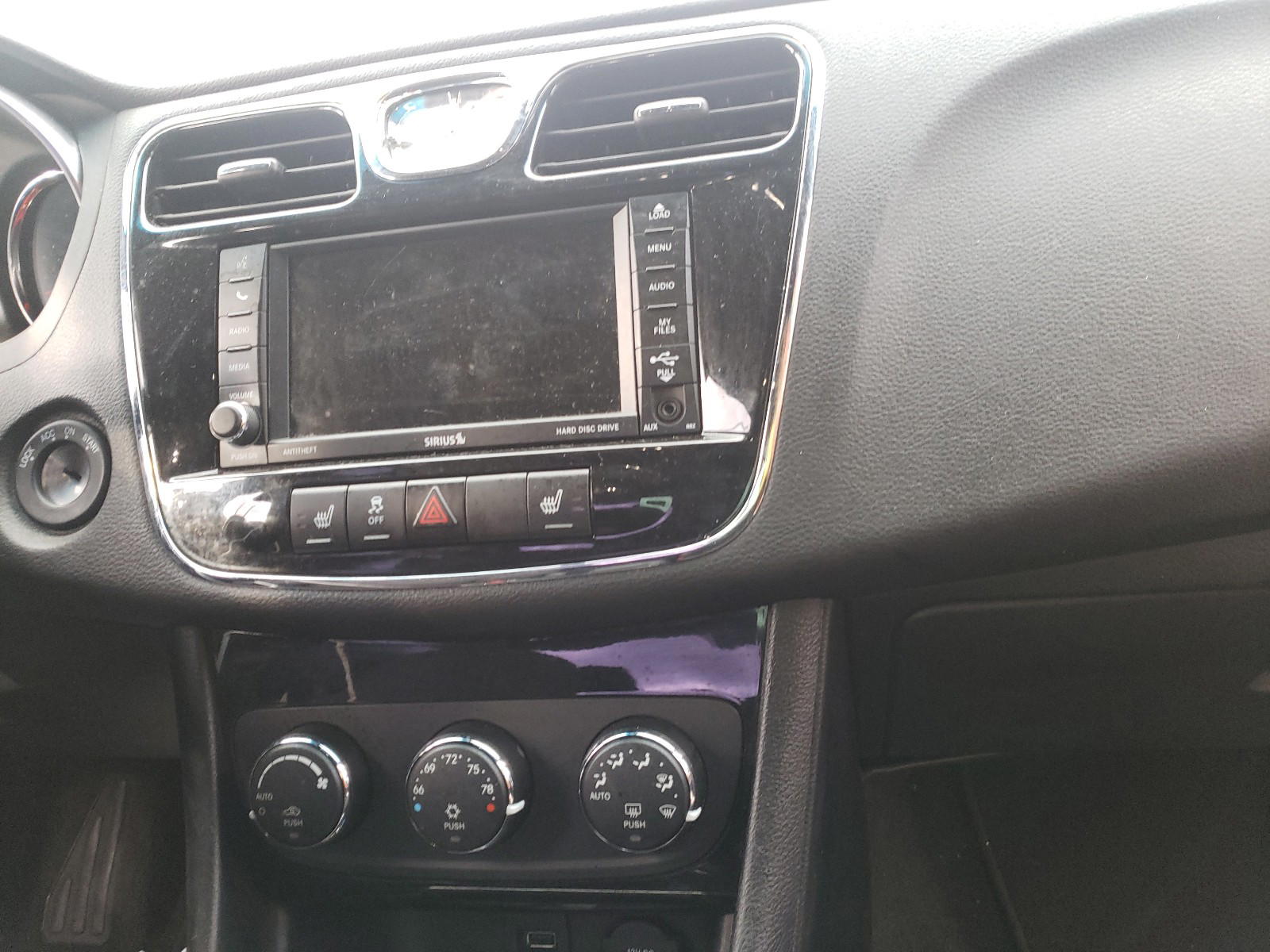Photo 9 from auction – 2013 CHRYSLER 200 TOURIN with VIN 1C3CCBBB7DN516240