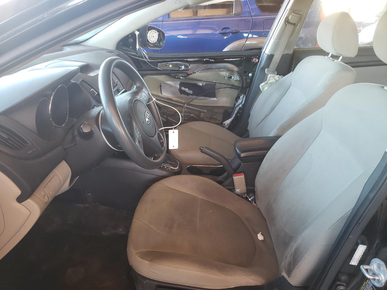 Photo 5 from auction – 2013 KIA FORTE LX with VIN KNAFT4A20D5663602