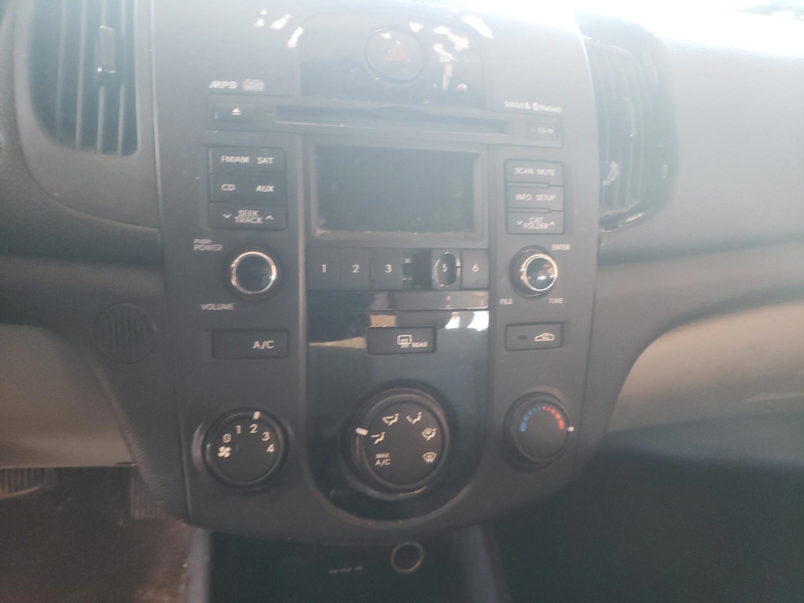 Photo 9 from auction – 2013 KIA FORTE LX with VIN KNAFT4A20D5663602