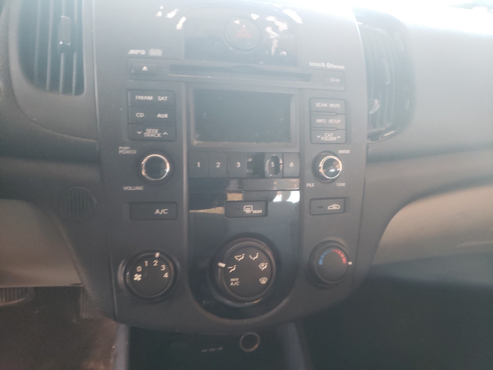 Zdjęcie 9 z aukcji – 2013 KIA FORTE LX z VIN KNAFT4A20D5663602