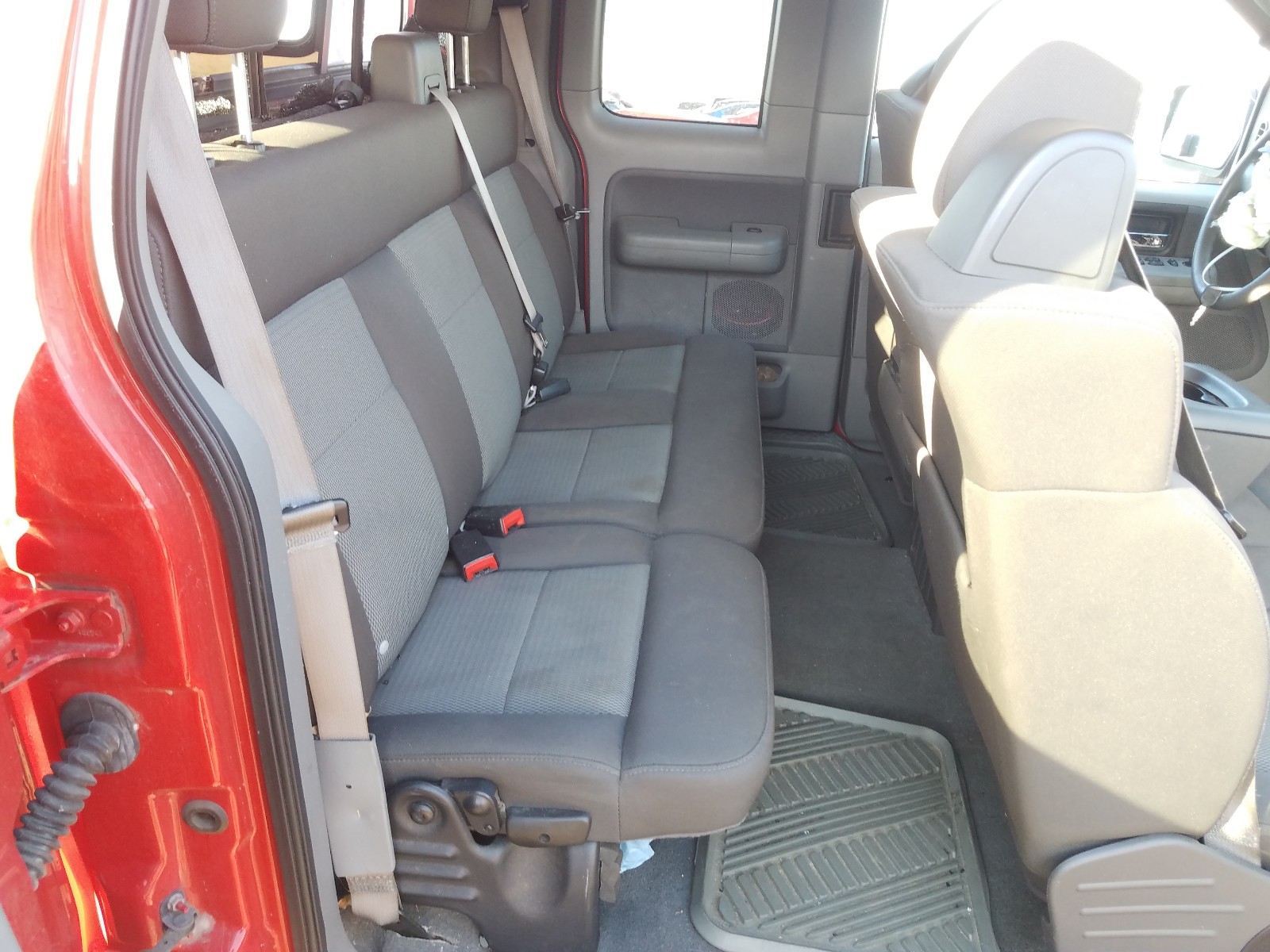 Photo 6 from auction – 2005 FORD F150 with VIN 1FTPX12545NA60687
