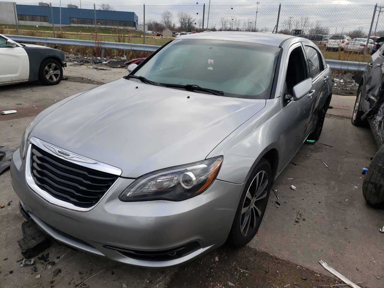 Photo 2 from auction – 2013 CHRYSLER 200 TOURIN with VIN 1C3CCBBB7DN516240