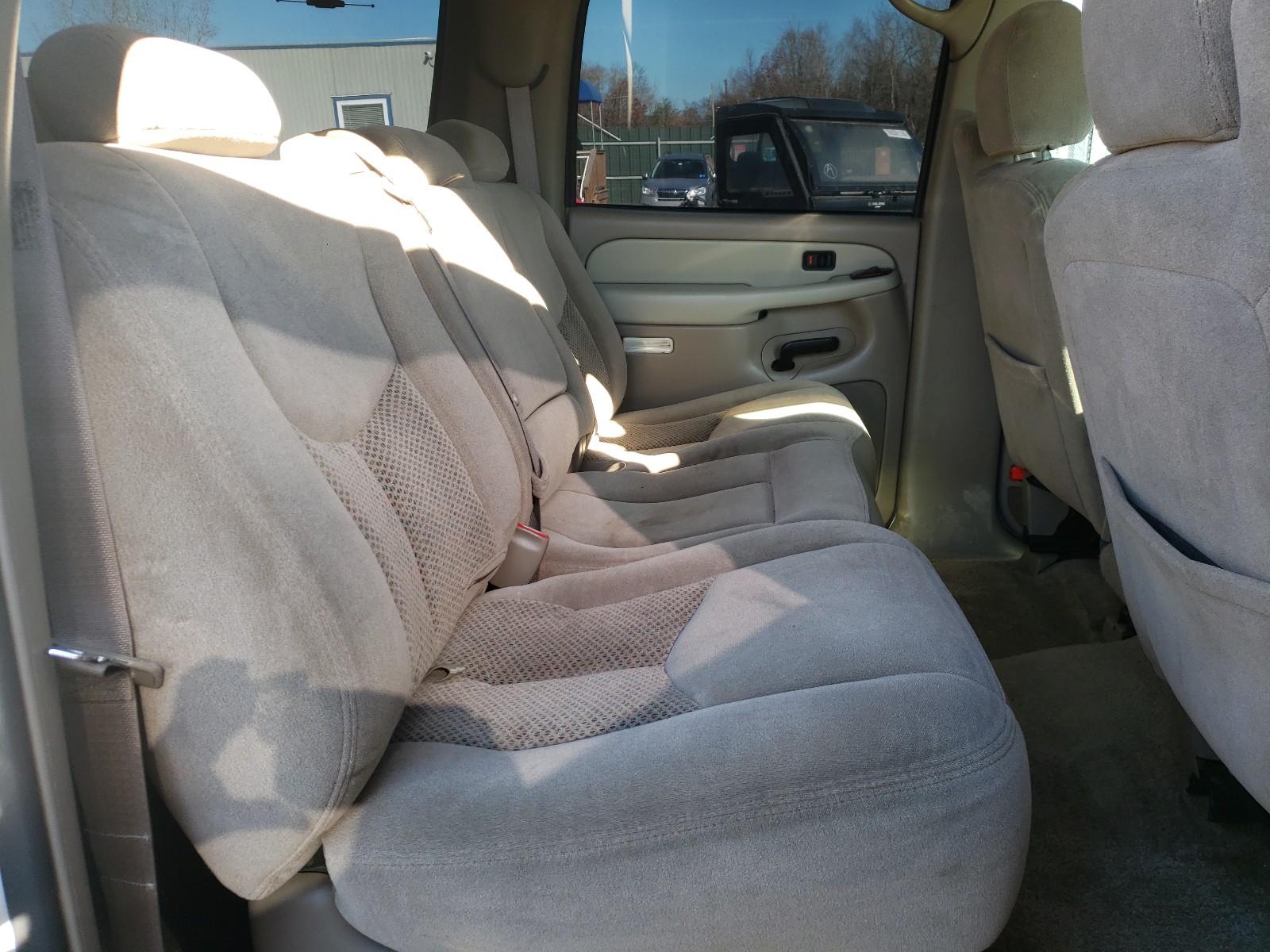 Photo 6 from auction – 2003 CHEVROLET SUBURBAN K with VIN 3GNFK16Z53G227627