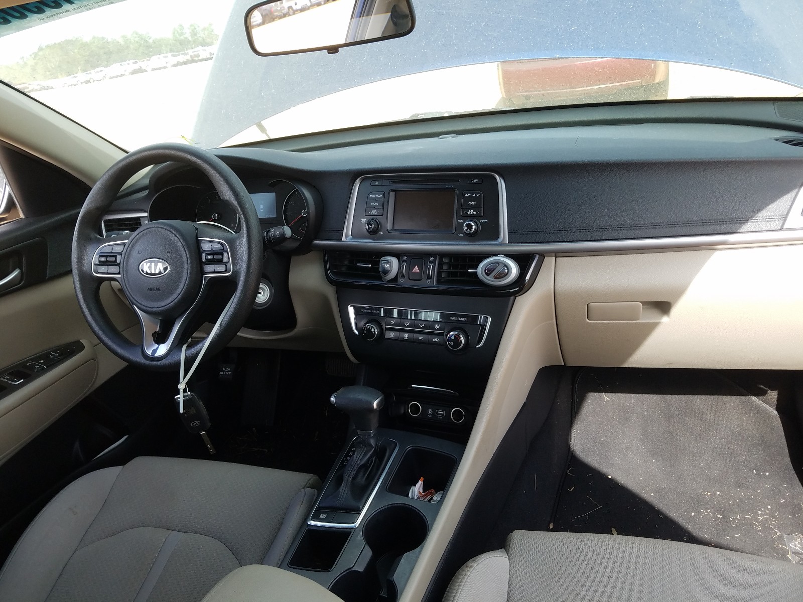 Photo 9 from auction – 2016 KIA OPTIMA LX with VIN 5XXGT4L35GG115477