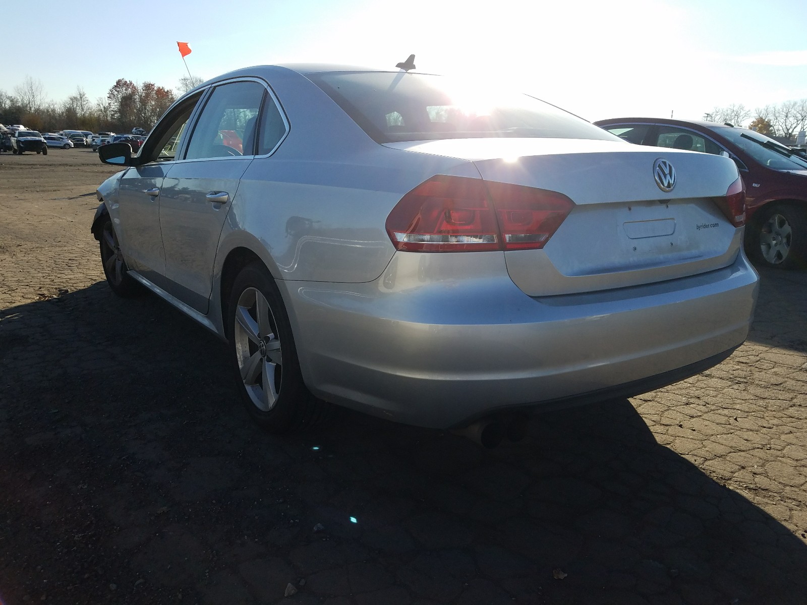 Photo 3 from auction – 2014 VOLKSWAGEN PASSAT SE with VIN 1VWBP7A34EC005128