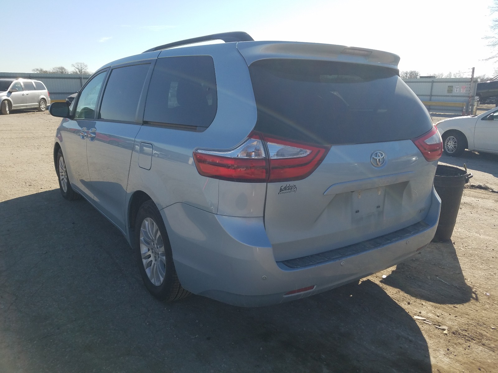 Photo 3 from auction – 2017 TOYOTA SIENNA XLE with VIN 5TDYZ3DC5HS843019