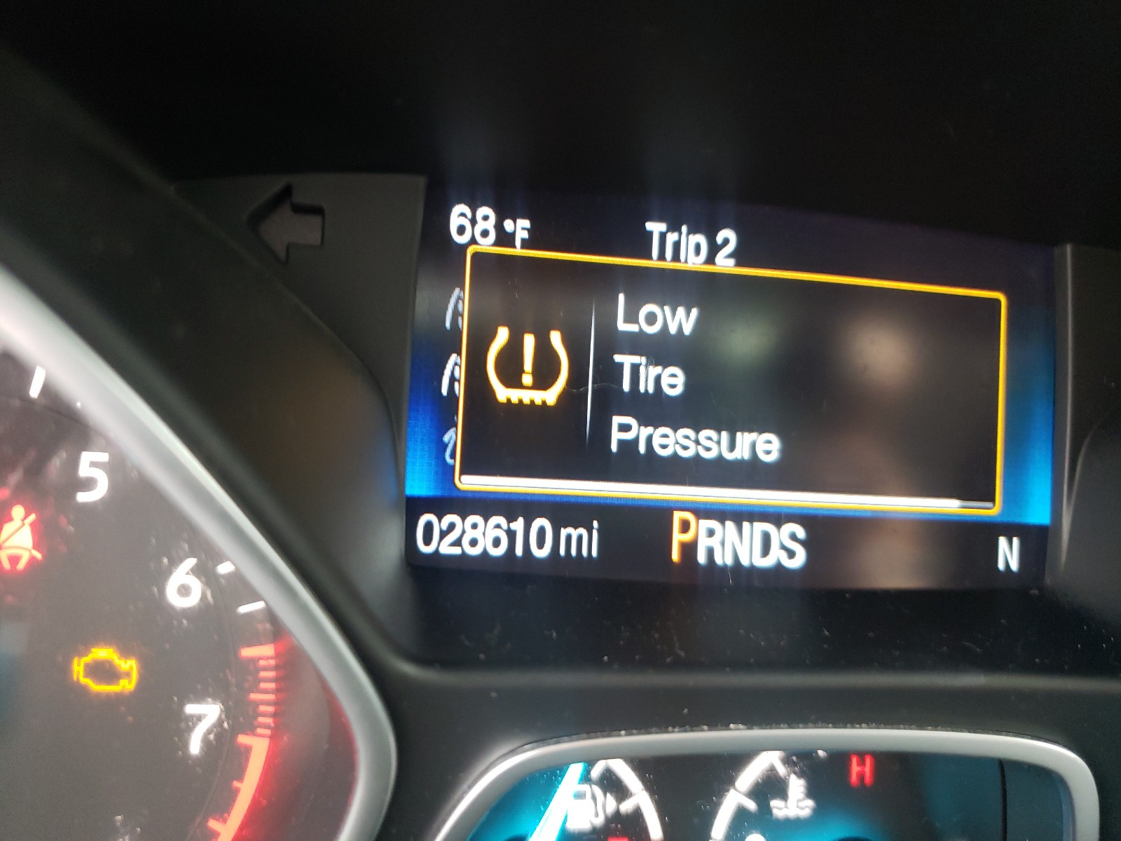 Photo 8 from auction – 2017 FORD ESCAPE SE with VIN 1FMCU0GD5HUD39105