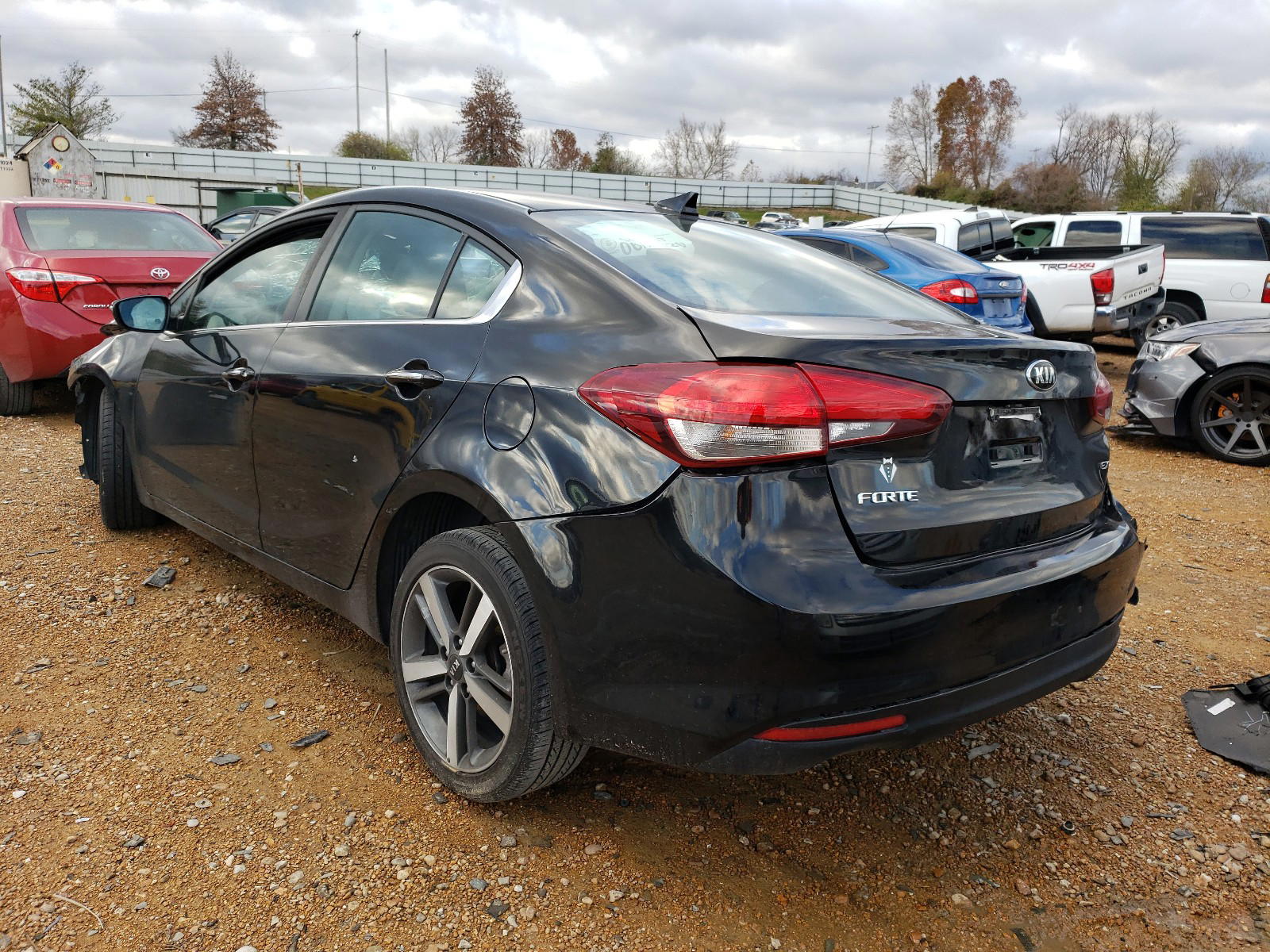 Photo 3 from auction – 2017 KIA FORTE EX with VIN 3KPFL4A81HE091862