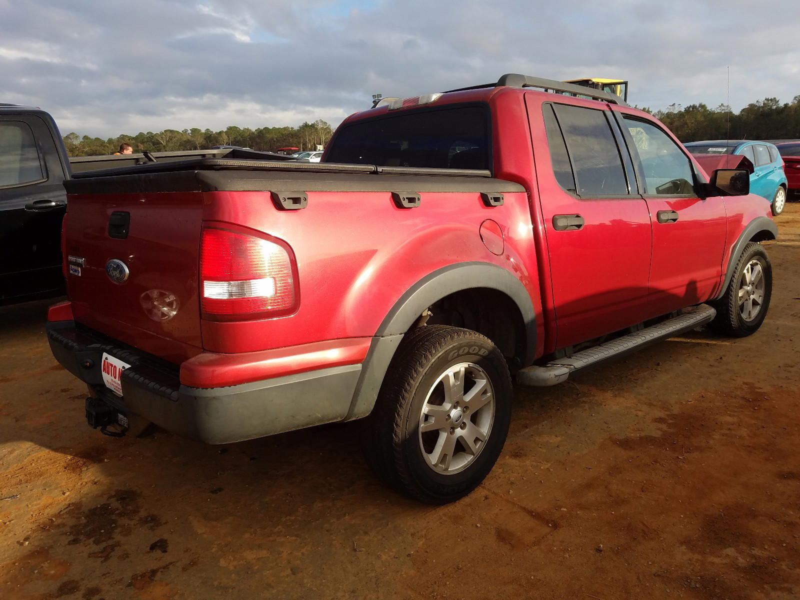 Photo 4 from auction – 2007 FORD EXPLORER S with VIN 1FMEU31K07UA25376