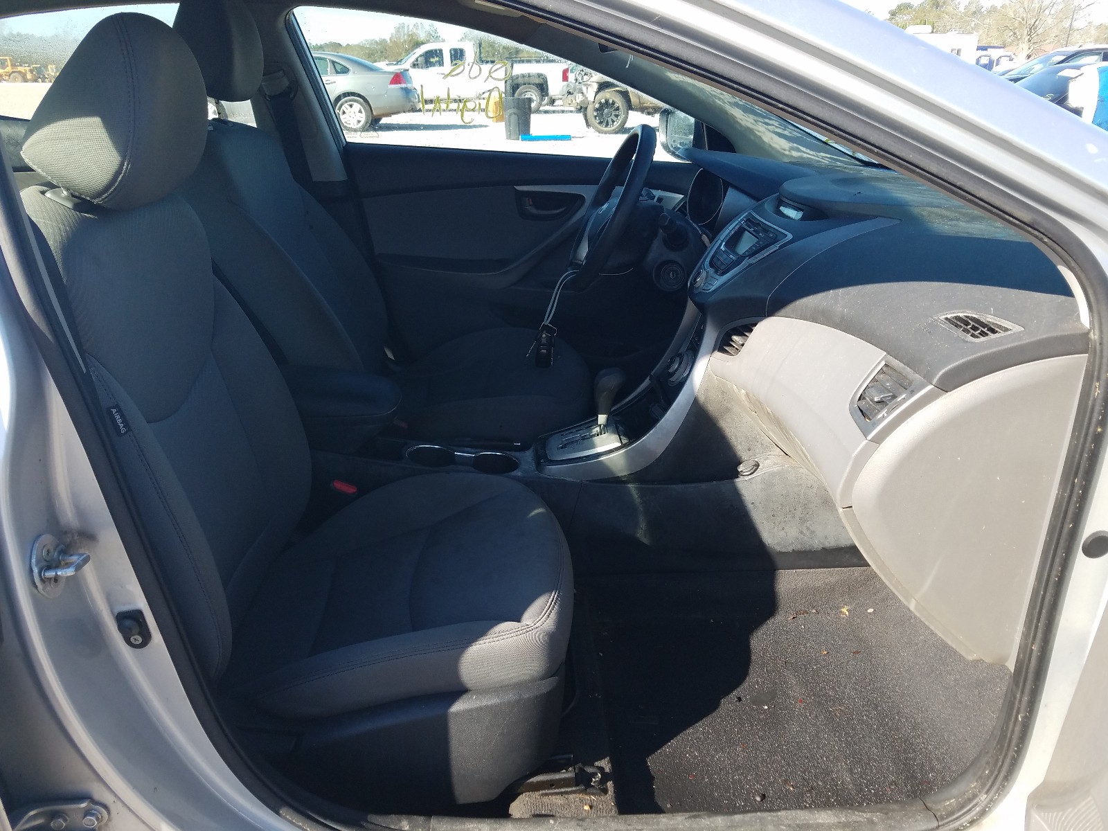Photo 5 from auction – 2012 HYUNDAI ELANTRA GL with VIN 5NPDH4AE2CH091775