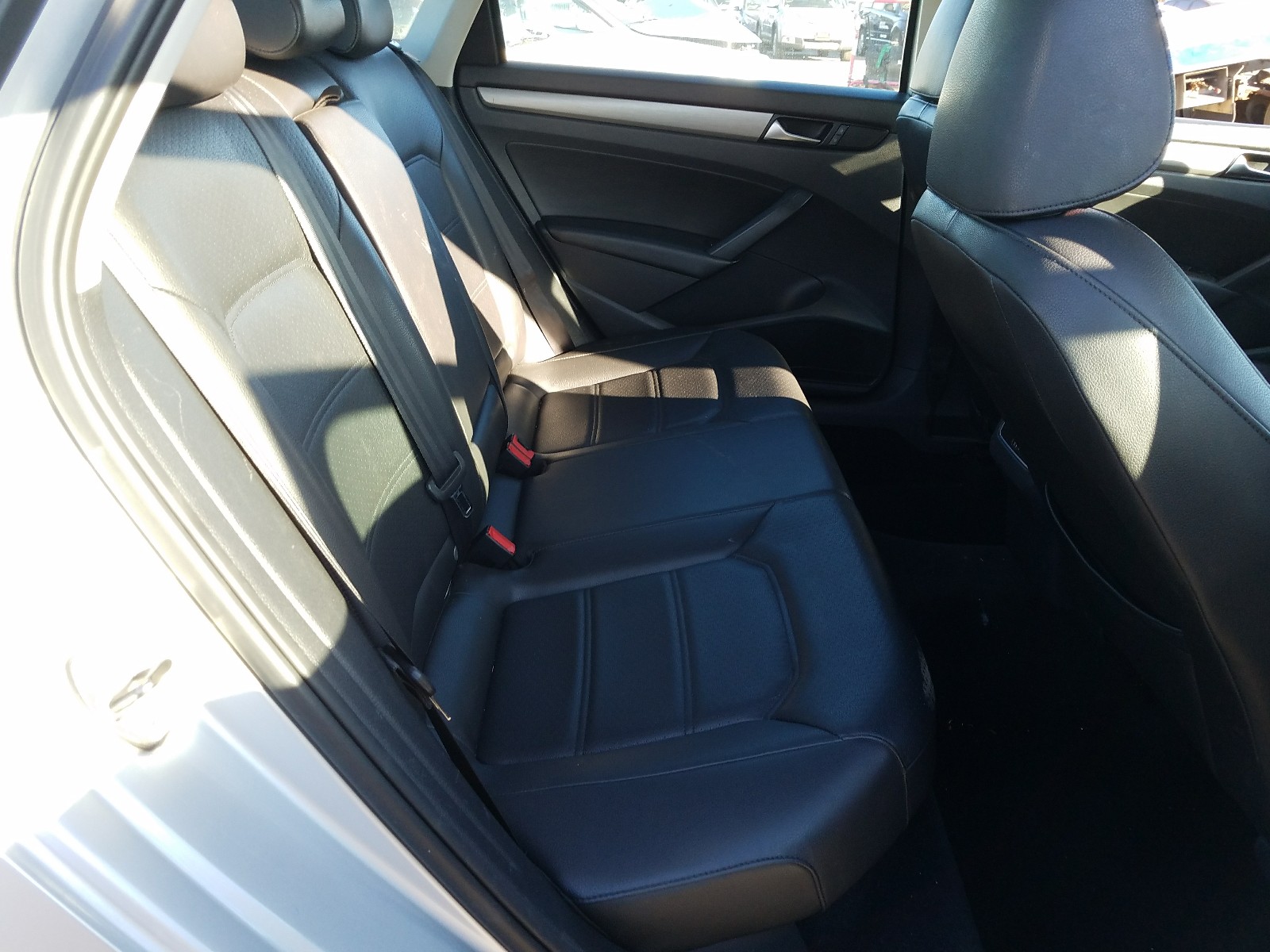 Photo 6 from auction – 2014 VOLKSWAGEN PASSAT SE with VIN 1VWBP7A34EC005128