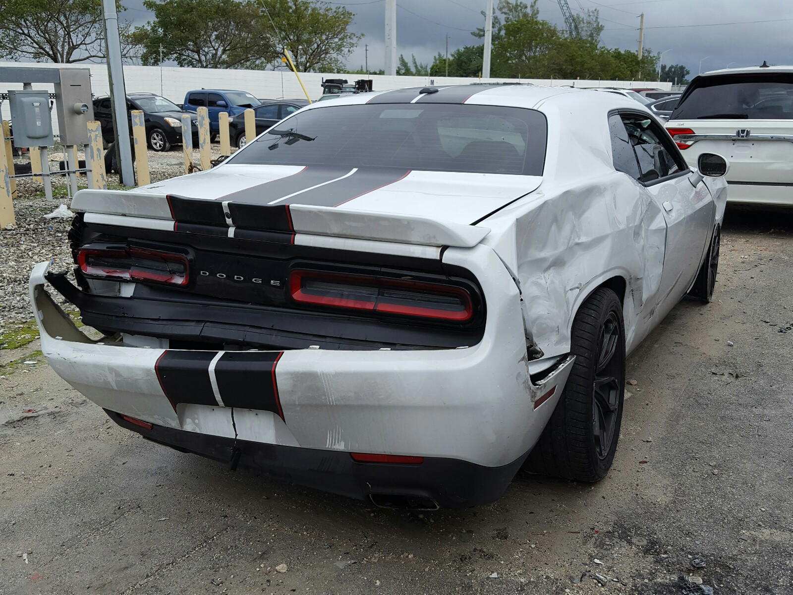 Photo 4 from auction – 2020 DODGE CHALLENGER with VIN 2C3CDZAG5LH117806