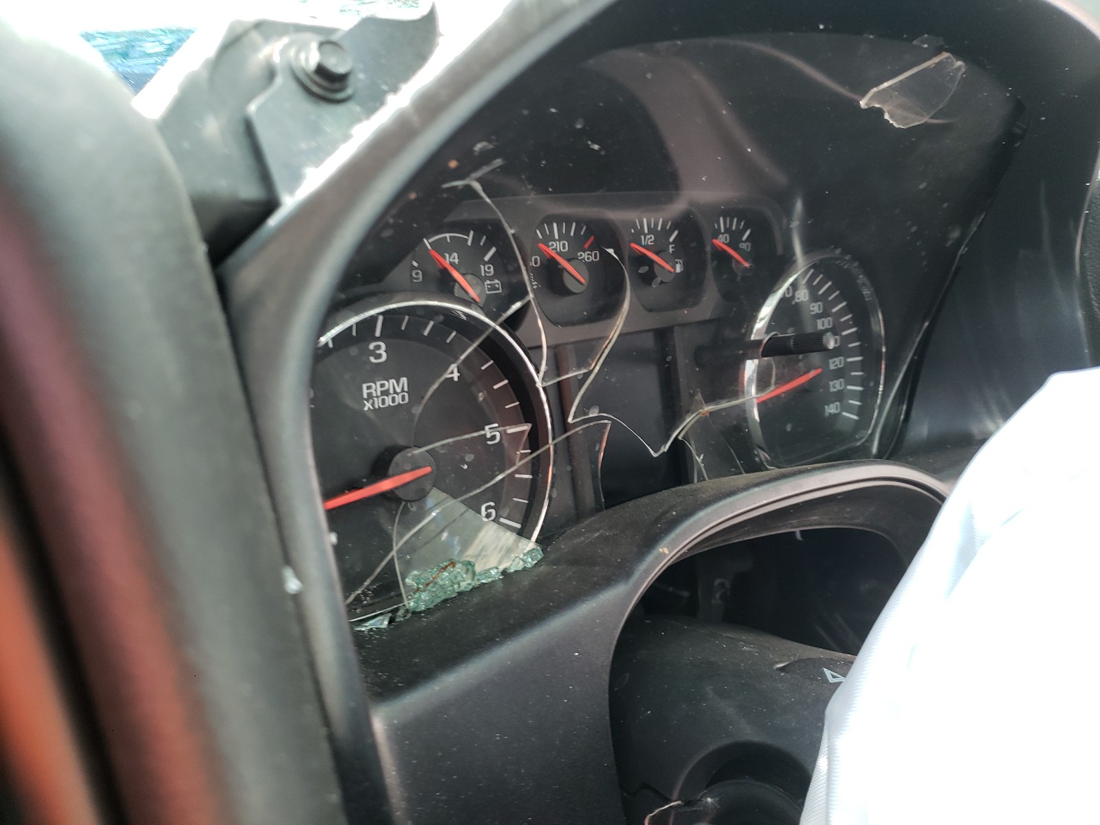 Photo 8 from auction – 2014 CHEVROLET SILVERADO with VIN 1GCRCPEH5EZ174395
