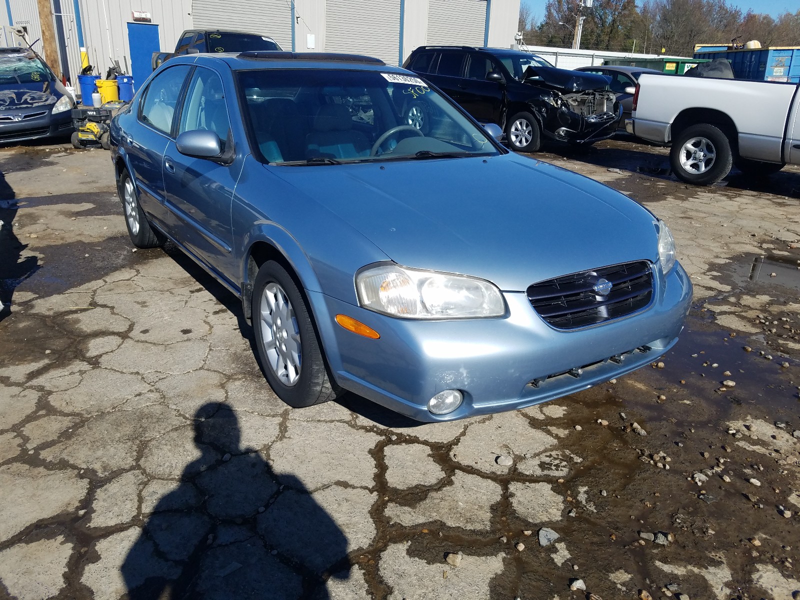 NISSAN MAXIMA GLE 2000 with VIN JN1CA31D6YT502280 - Photo from auction