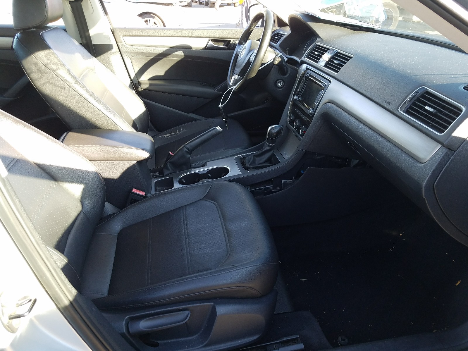 Photo 5 from auction – 2014 VOLKSWAGEN PASSAT SE with VIN 1VWBP7A34EC005128