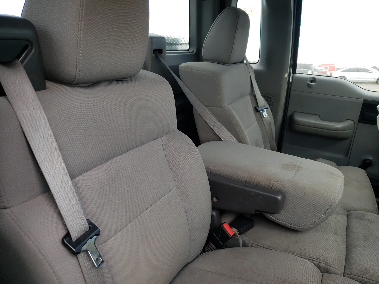 صورة رقم 6 من المزاد - 2005 FORD F150 مع VIN 1FTRF12W05NB97999