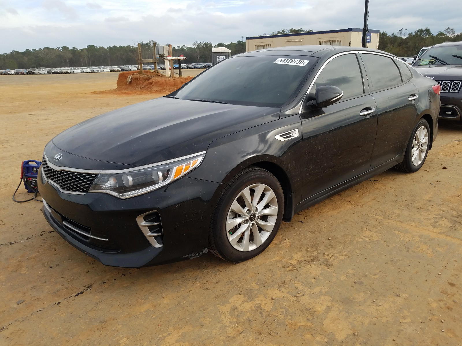 Photo 2 from auction – 2017 KIA OPTIMA EX with VIN 5XXGU4L33HG144068