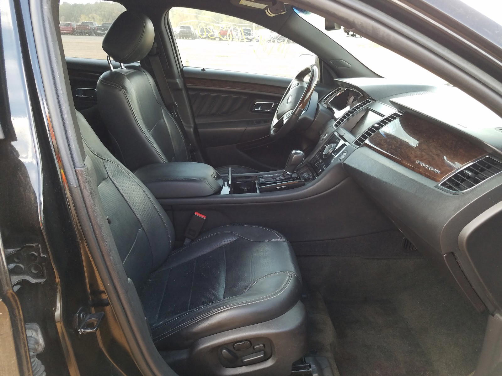 Photo 5 from auction – 2014 FORD TAURUS LIM with VIN 1FAHP2F8XEG184620