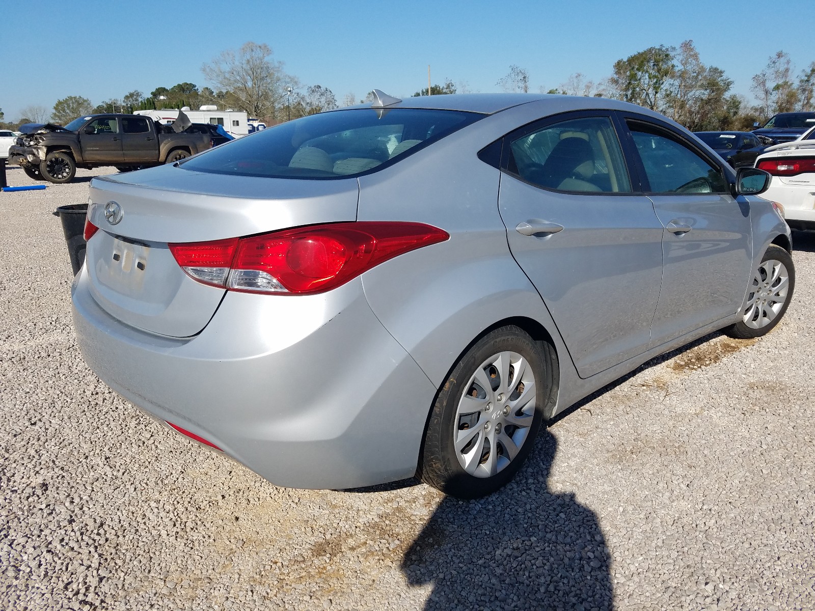 Photo 4 from auction – 2012 HYUNDAI ELANTRA GL with VIN 5NPDH4AE2CH091775