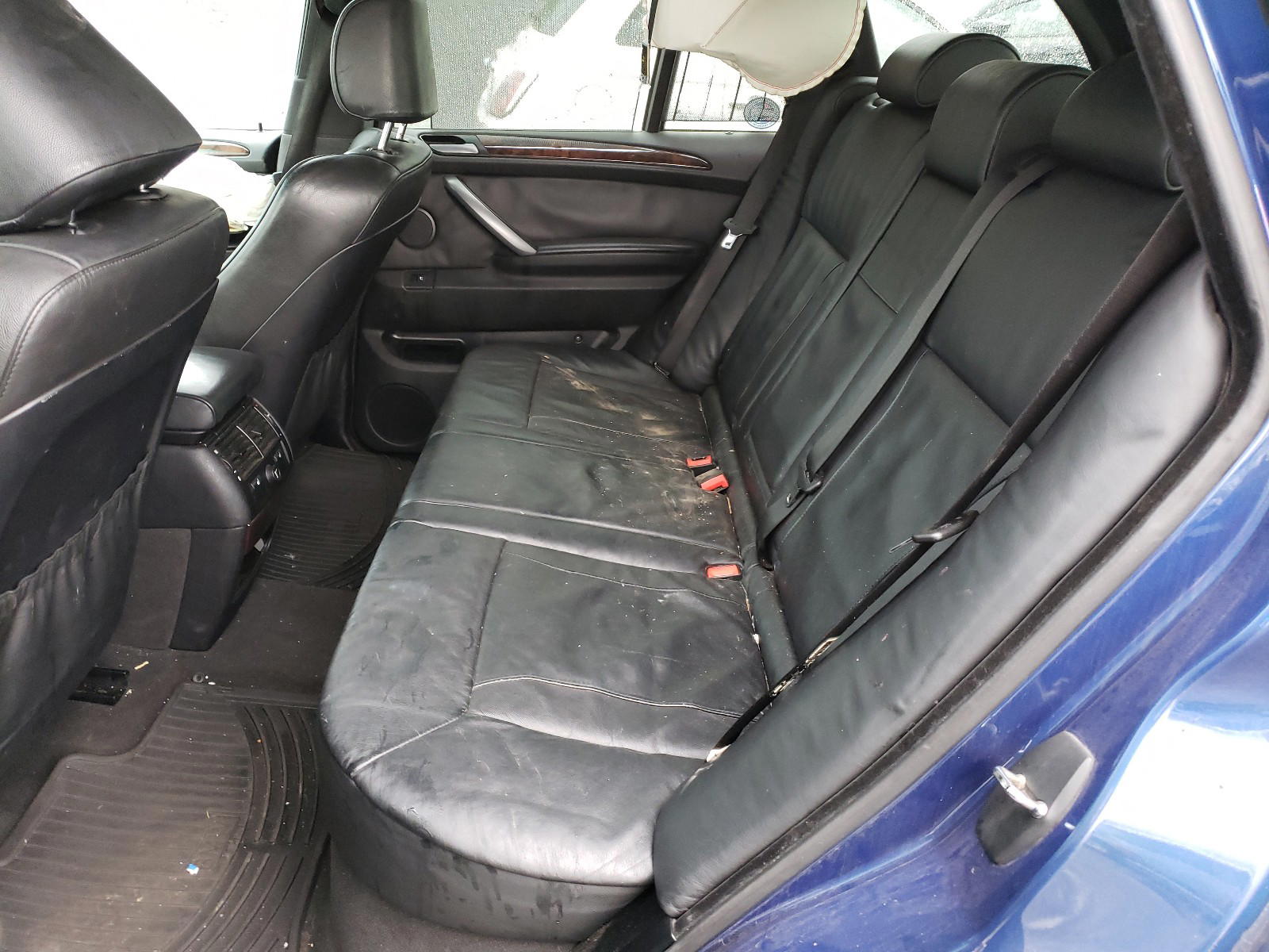 Photo 6 from auction – 2005 BMW X5 4.8IS with VIN 5UXFA93505LE82415