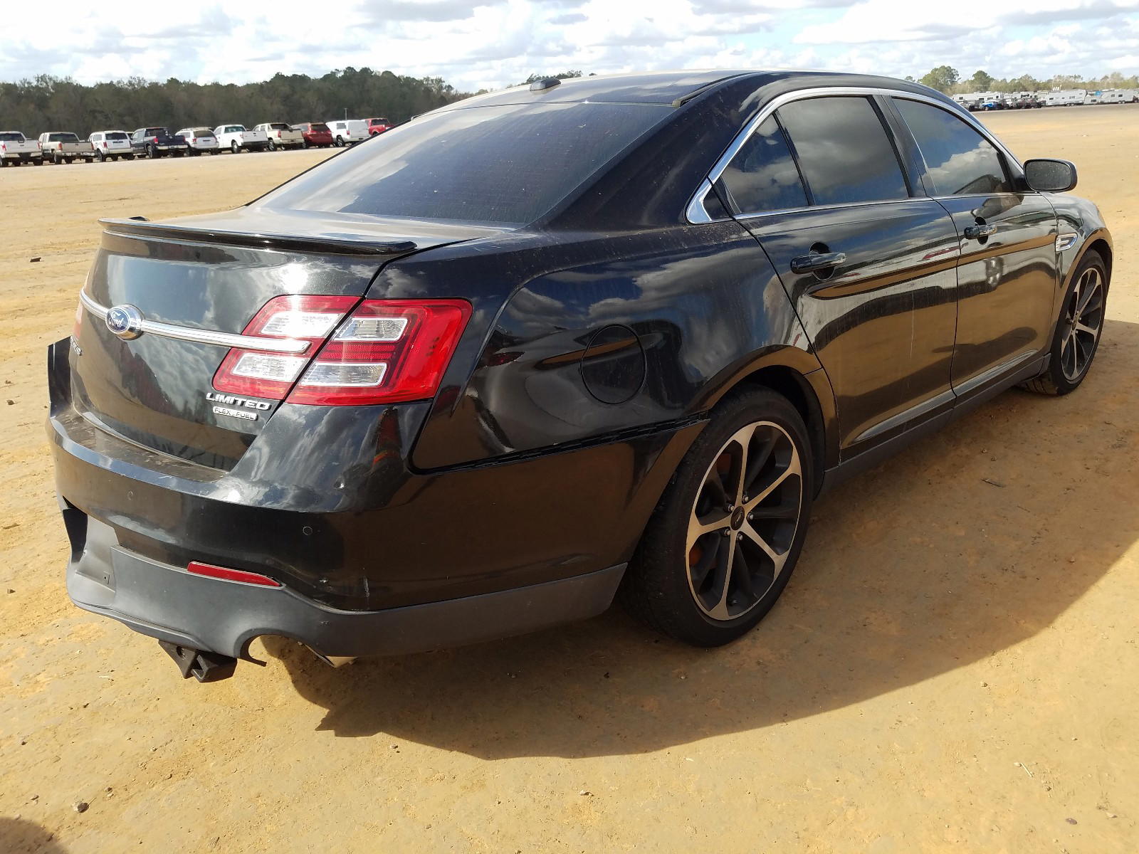Photo 4 from auction – 2014 FORD TAURUS LIM with VIN 1FAHP2F8XEG184620