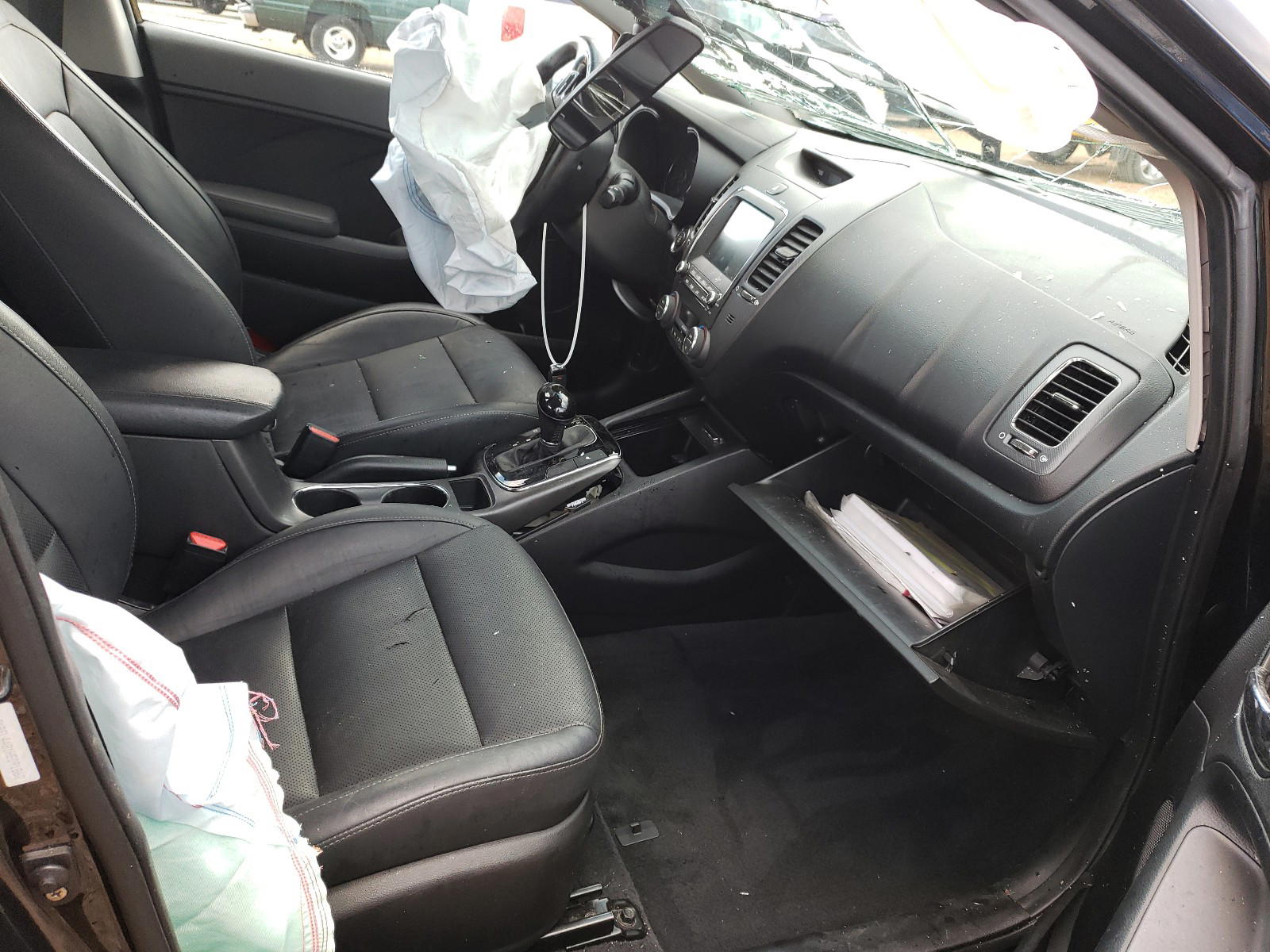 Photo 5 from auction – 2017 KIA FORTE EX with VIN 3KPFL4A81HE091862
