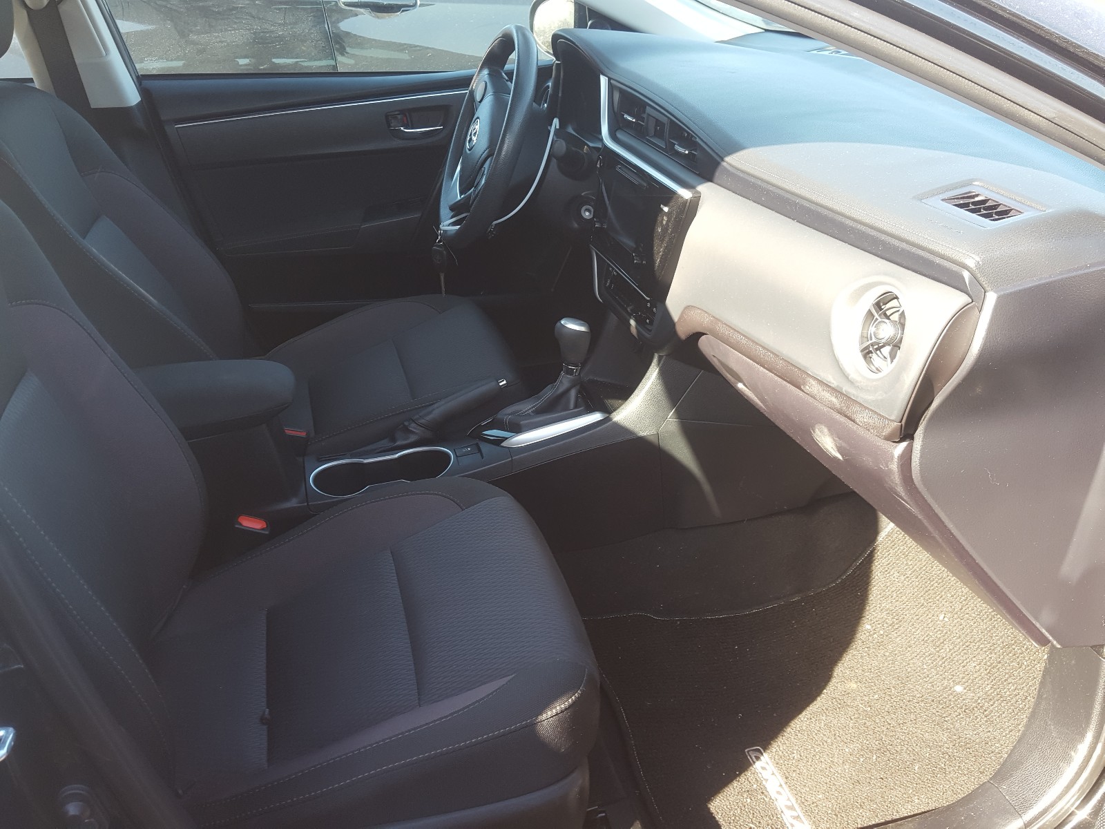 Photo 5 from auction – 2017 TOYOTA COROLLA L with VIN 2T1BURHE0HC837575