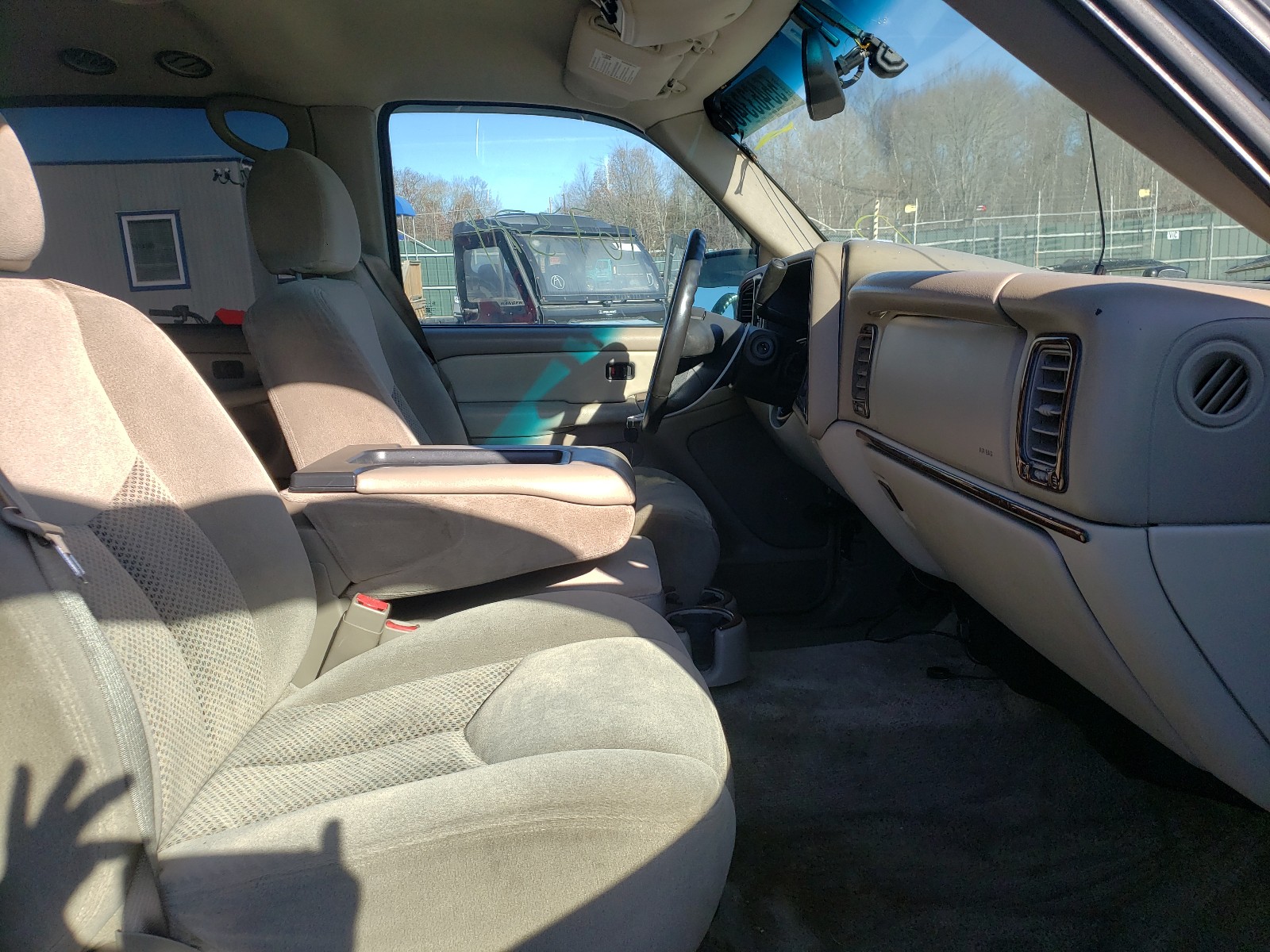 Photo 5 from auction – 2003 CHEVROLET SUBURBAN K with VIN 3GNFK16Z53G227627