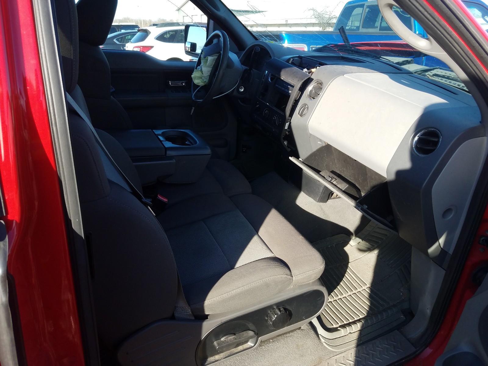 Photo 5 from auction – 2005 FORD F150 with VIN 1FTPX12545NA60687
