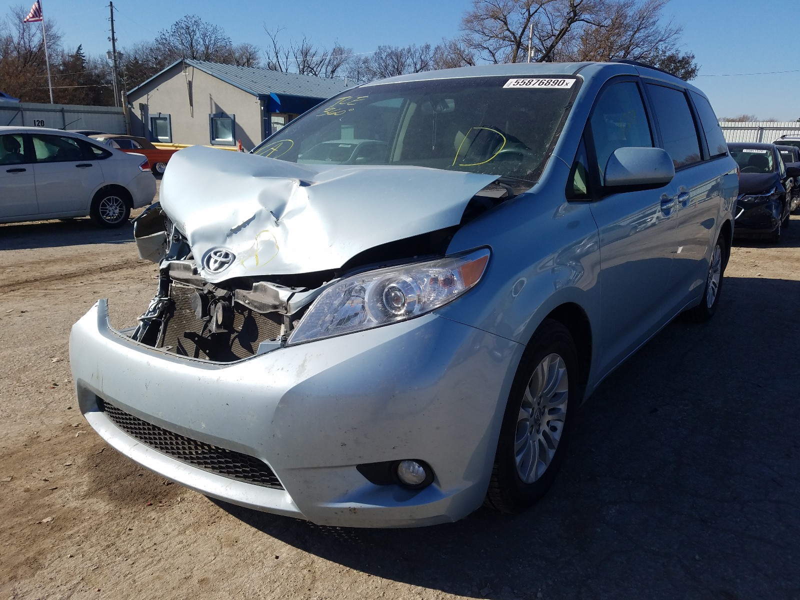 Photo 2 from auction – 2017 TOYOTA SIENNA XLE with VIN 5TDYZ3DC5HS843019