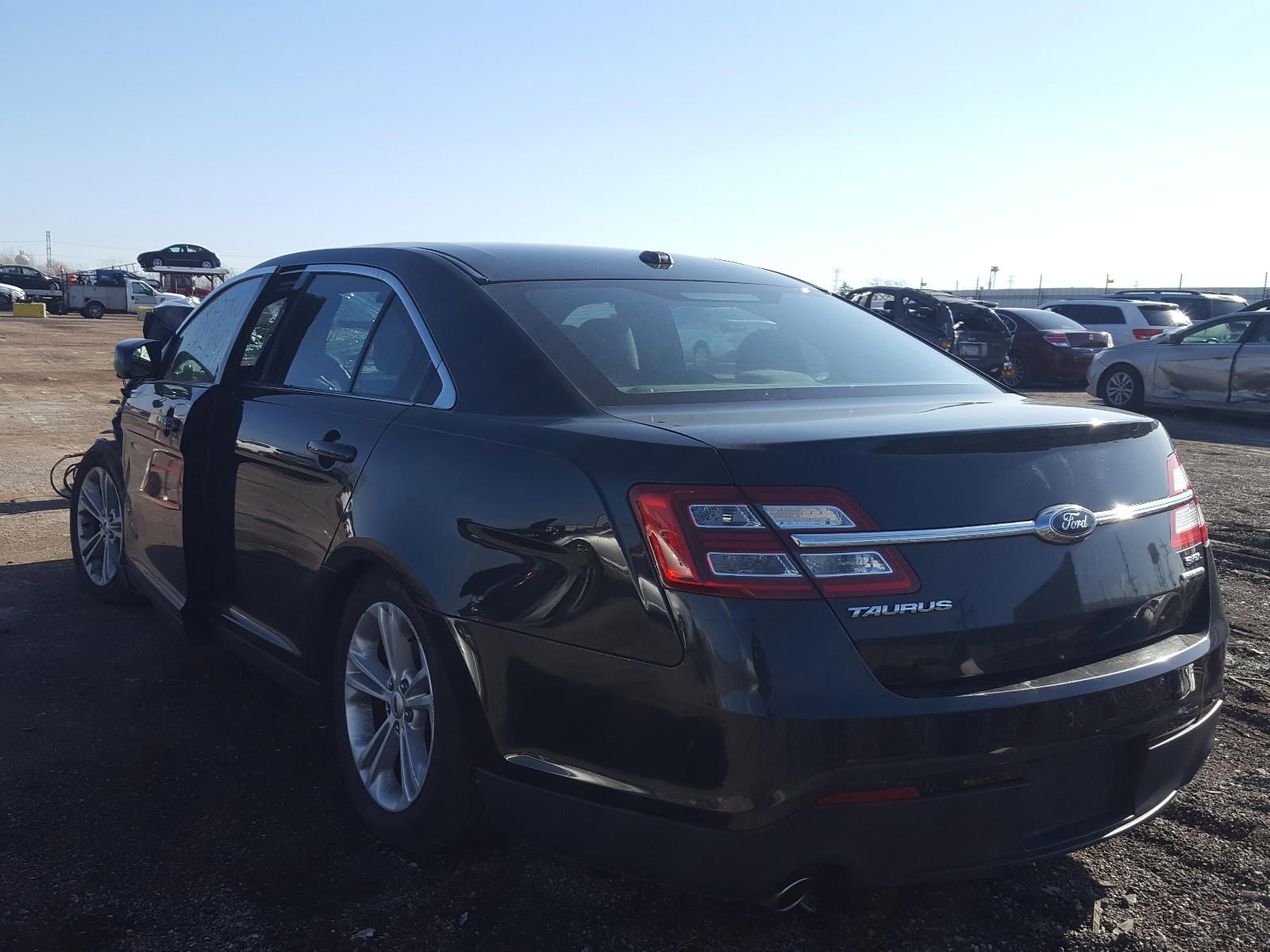 Photo 3 from auction – 2015 FORD TAURUS SEL with VIN 1FAHP2E84FG208624