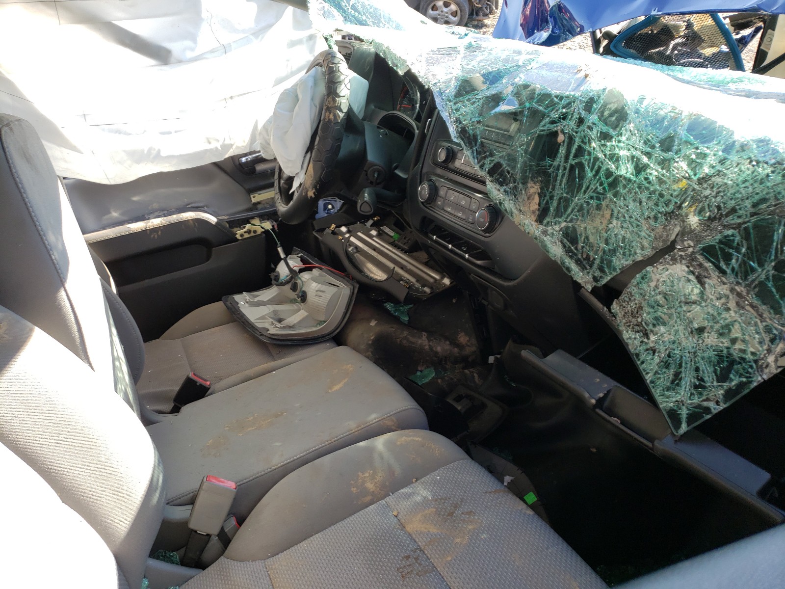 Photo 5 from auction – 2014 CHEVROLET SILVERADO with VIN 1GCRCPEH5EZ174395