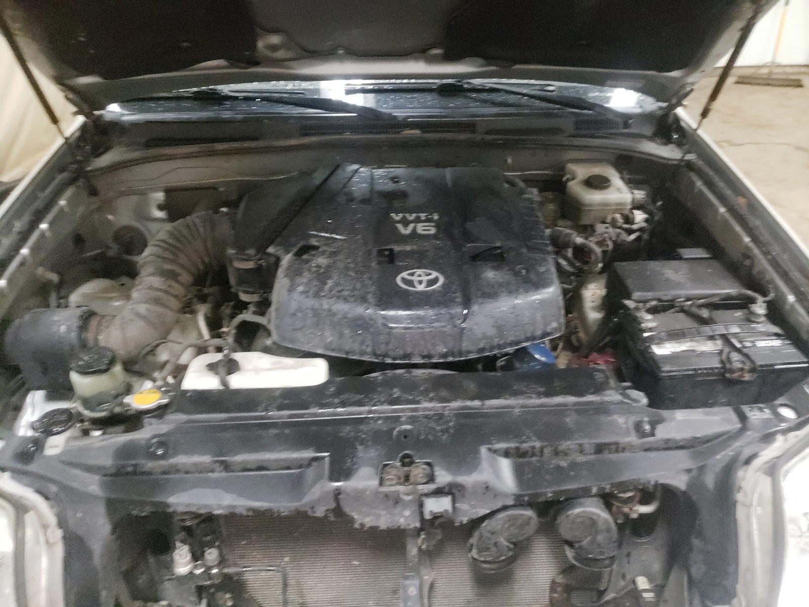 Photo 7 from auction – 2004 TOYOTA 4RUNNER SR with VIN JTEBU14R748011740