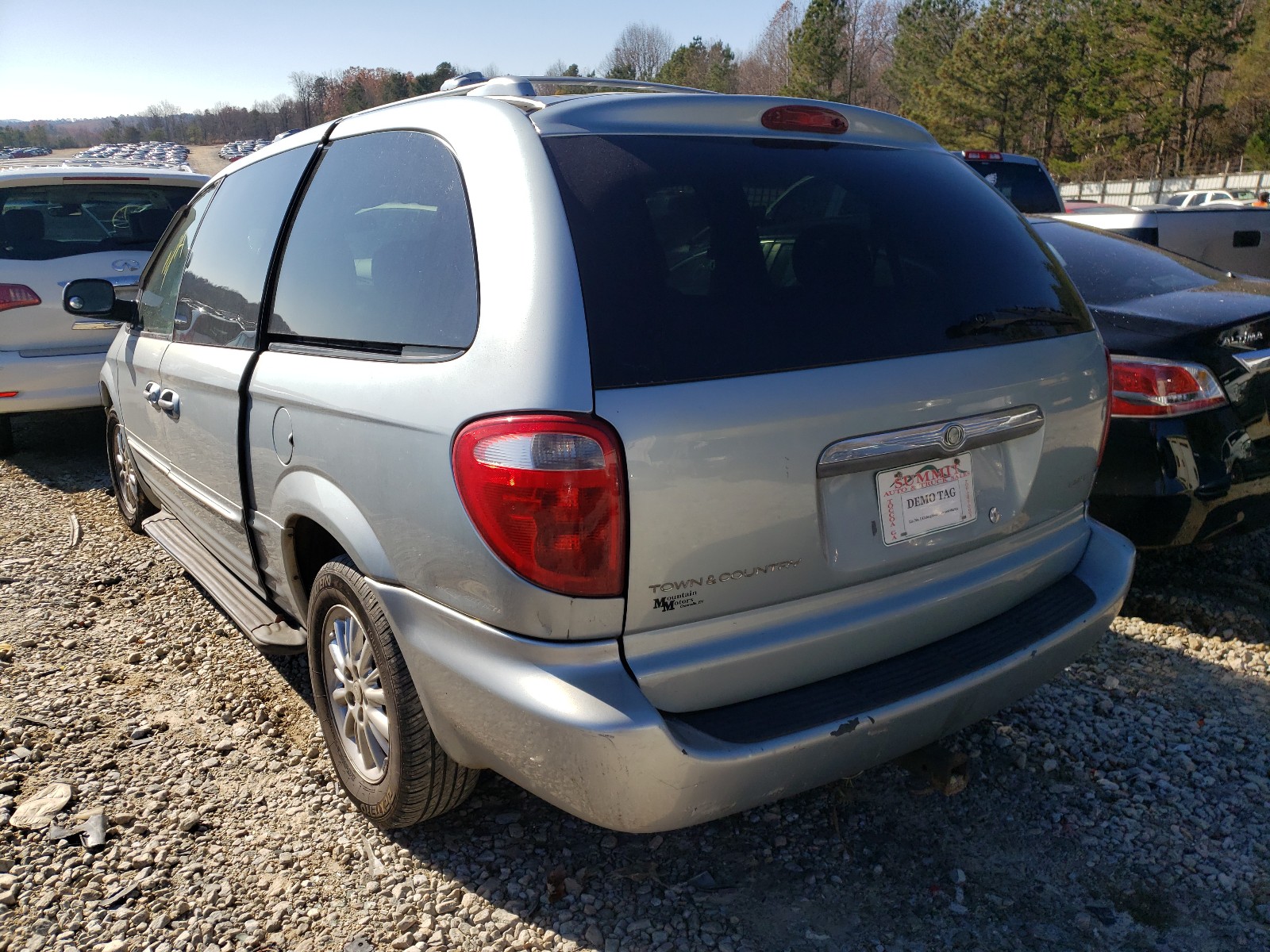 Photo 3 from auction – 2003 CHRYSLER TOWN & COU with VIN 2C8GP64L83R108098
