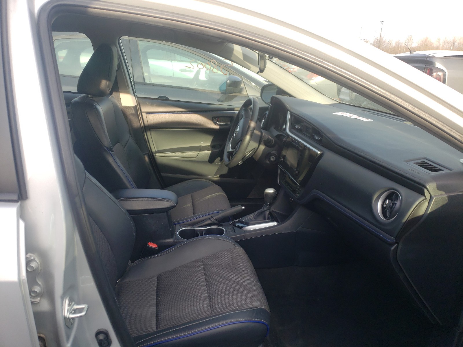 Photo 5 from auction – 2018 TOYOTA COROLLA L with VIN 2T1BURHE8JC075473