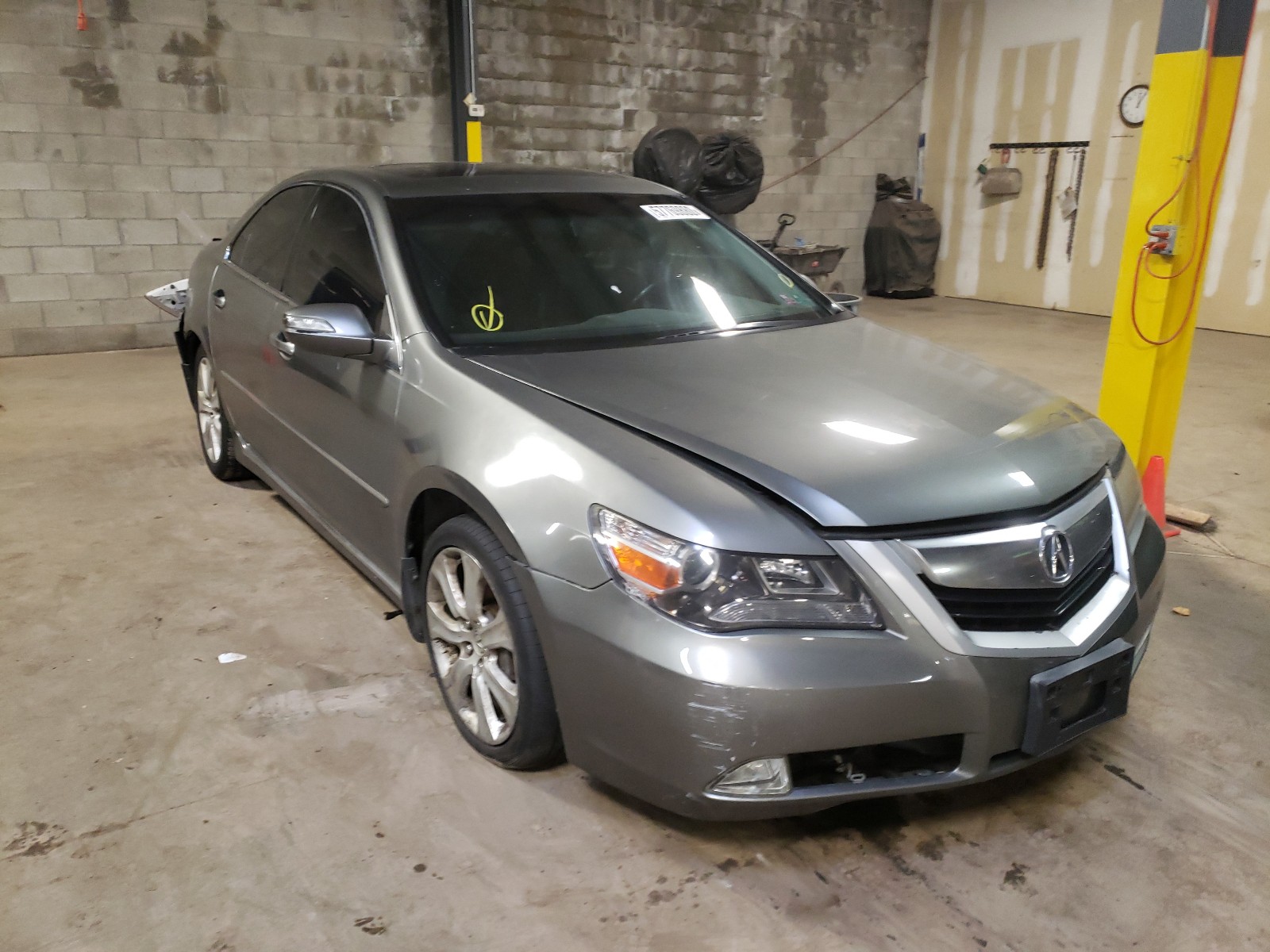 ACURA RL 2009 with VIN JH4KB26699C002236 - Photo from auction