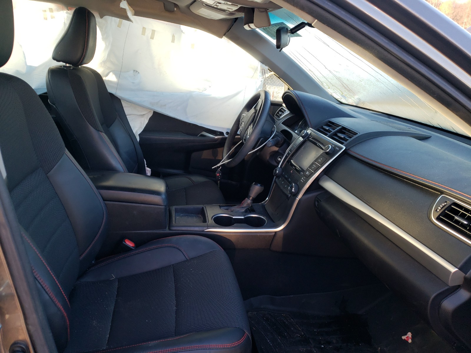 Photo 5 from auction – 2017 TOYOTA CAMRY LE with VIN 4T1BF1FK8HU330121