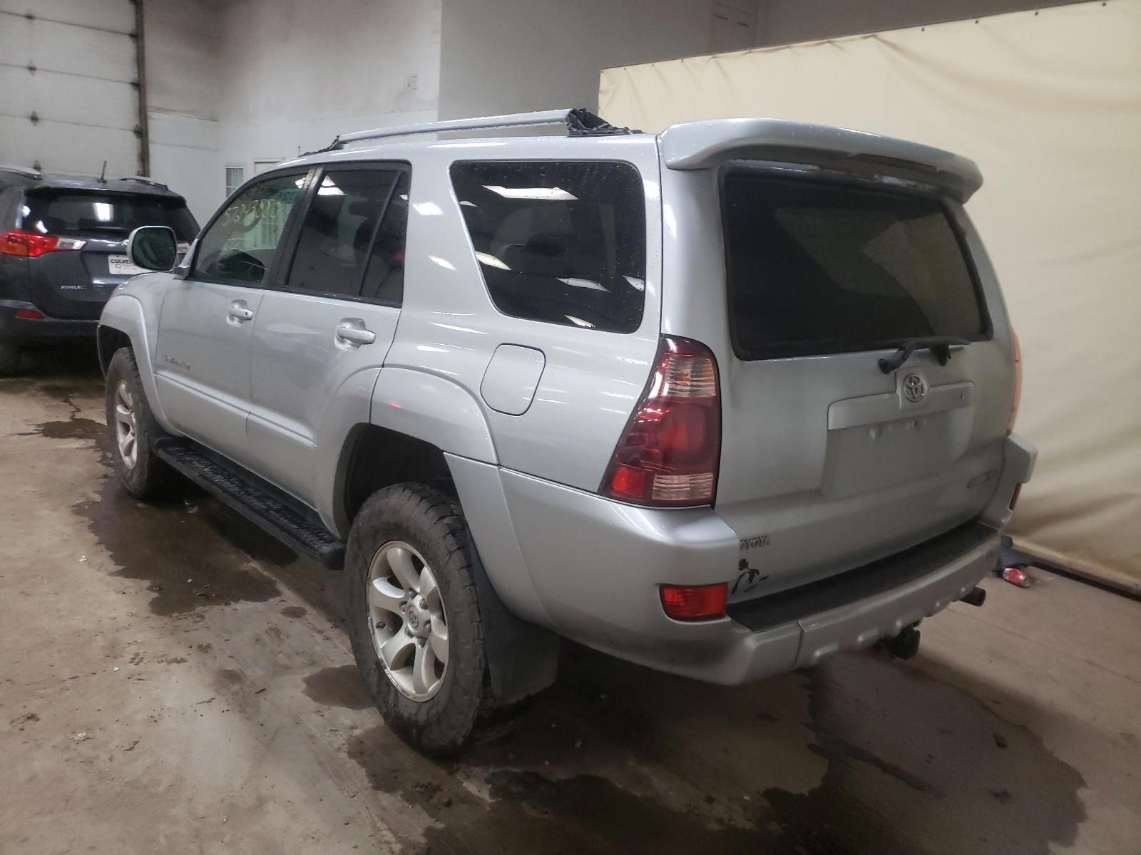 Photo 3 from auction – 2004 TOYOTA 4RUNNER SR with VIN JTEBU14R748011740