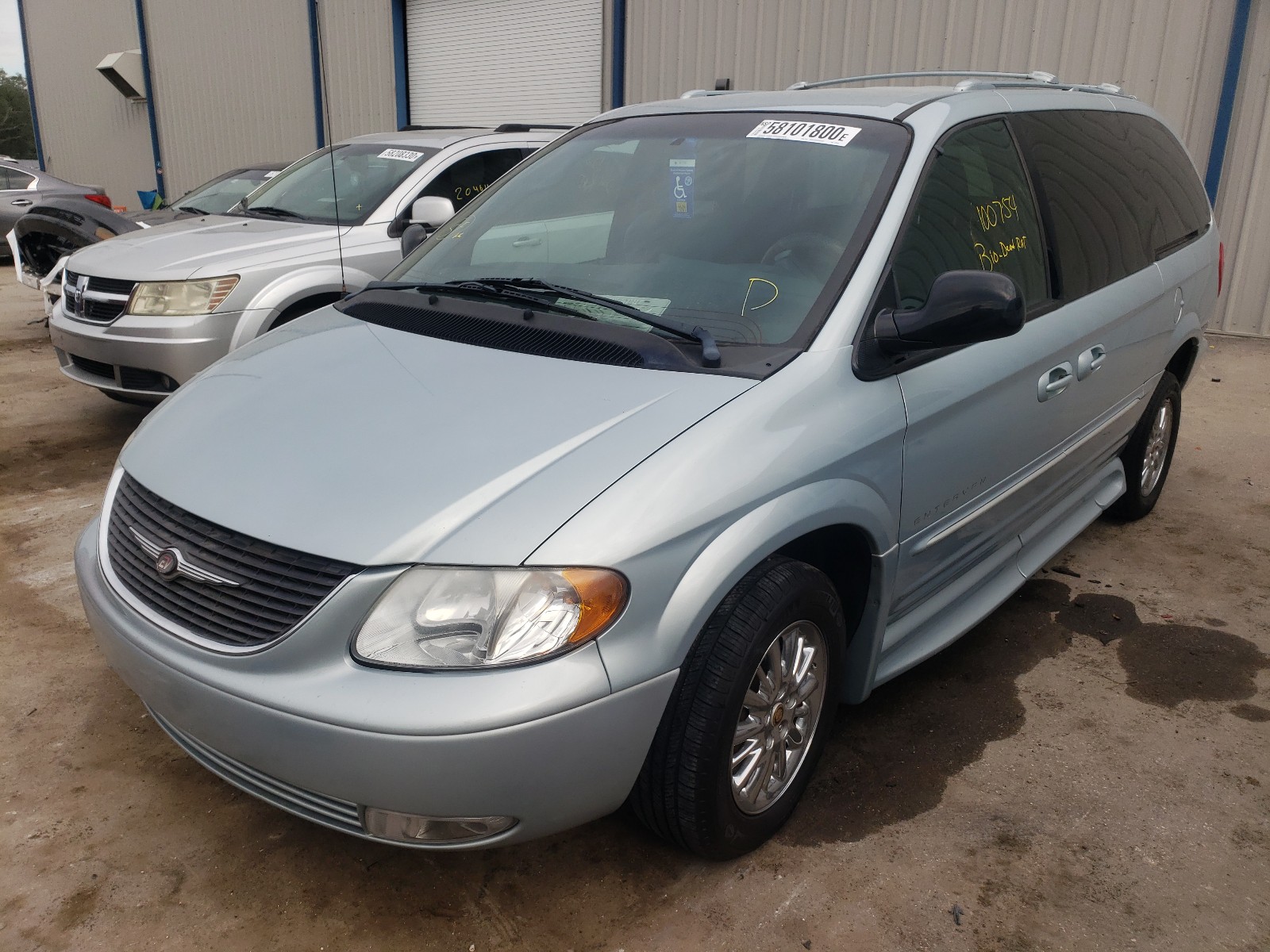 Photo 2 from auction – 2002 CHRYSLER TOWN & COU with VIN 2C8GP64L52R675206