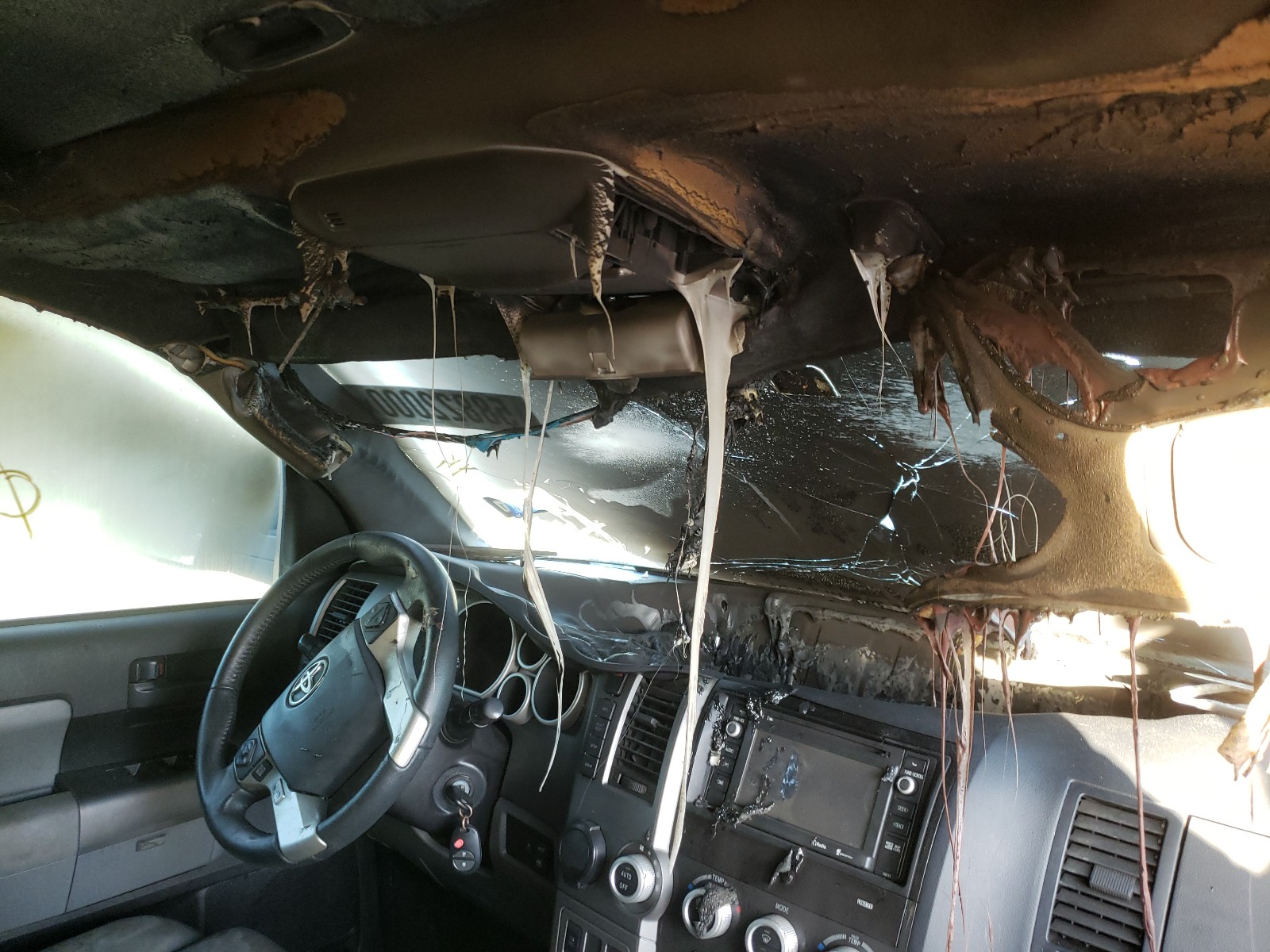 Photo 9 from auction – 2016 TOYOTA SEQUOIA SR with VIN 5TDZY5G13GS065590