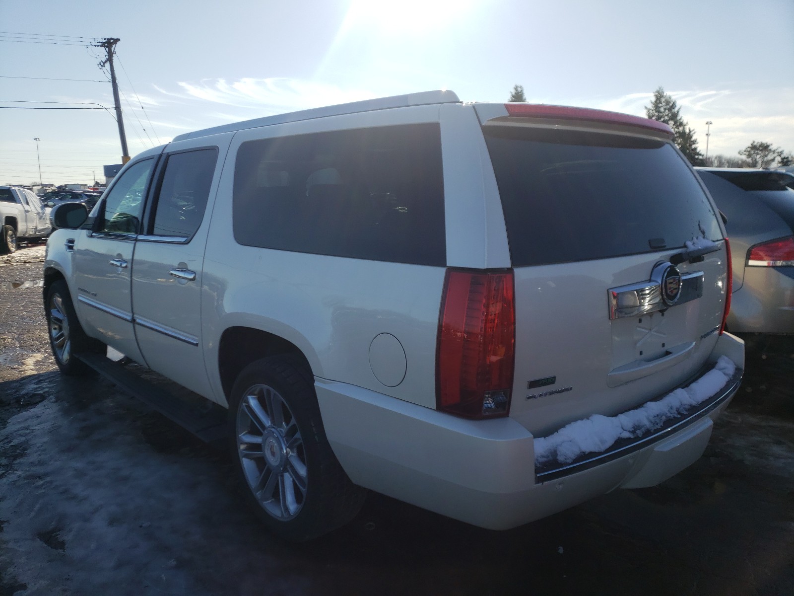 Photo 3 from auction – 2010 CADILLAC ESCALADE with VIN 1GYUKKEF4AR266617