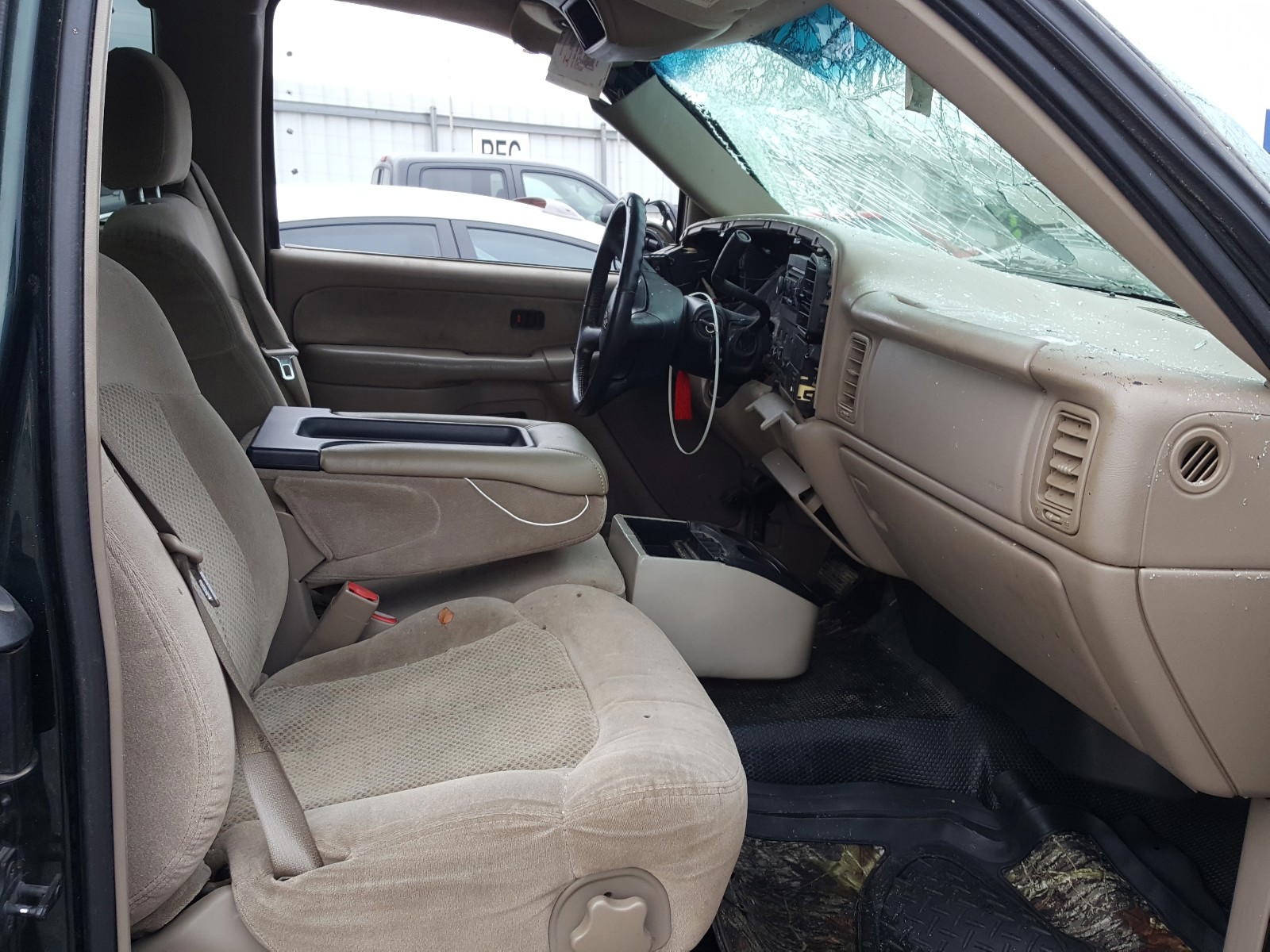 Photo 5 from auction – 2002 CHEVROLET SILVERADO with VIN 1GCHK29UX2E149066