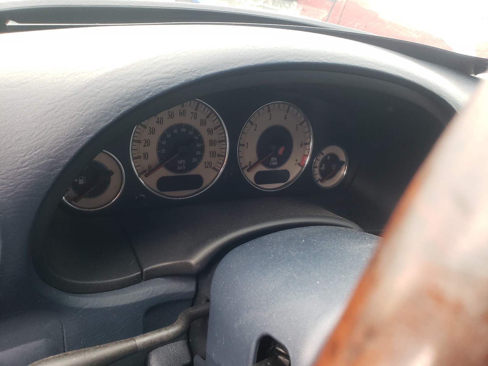 Photo 8 from auction – 2002 CHRYSLER TOWN & COU with VIN 2C8GP64L52R675206