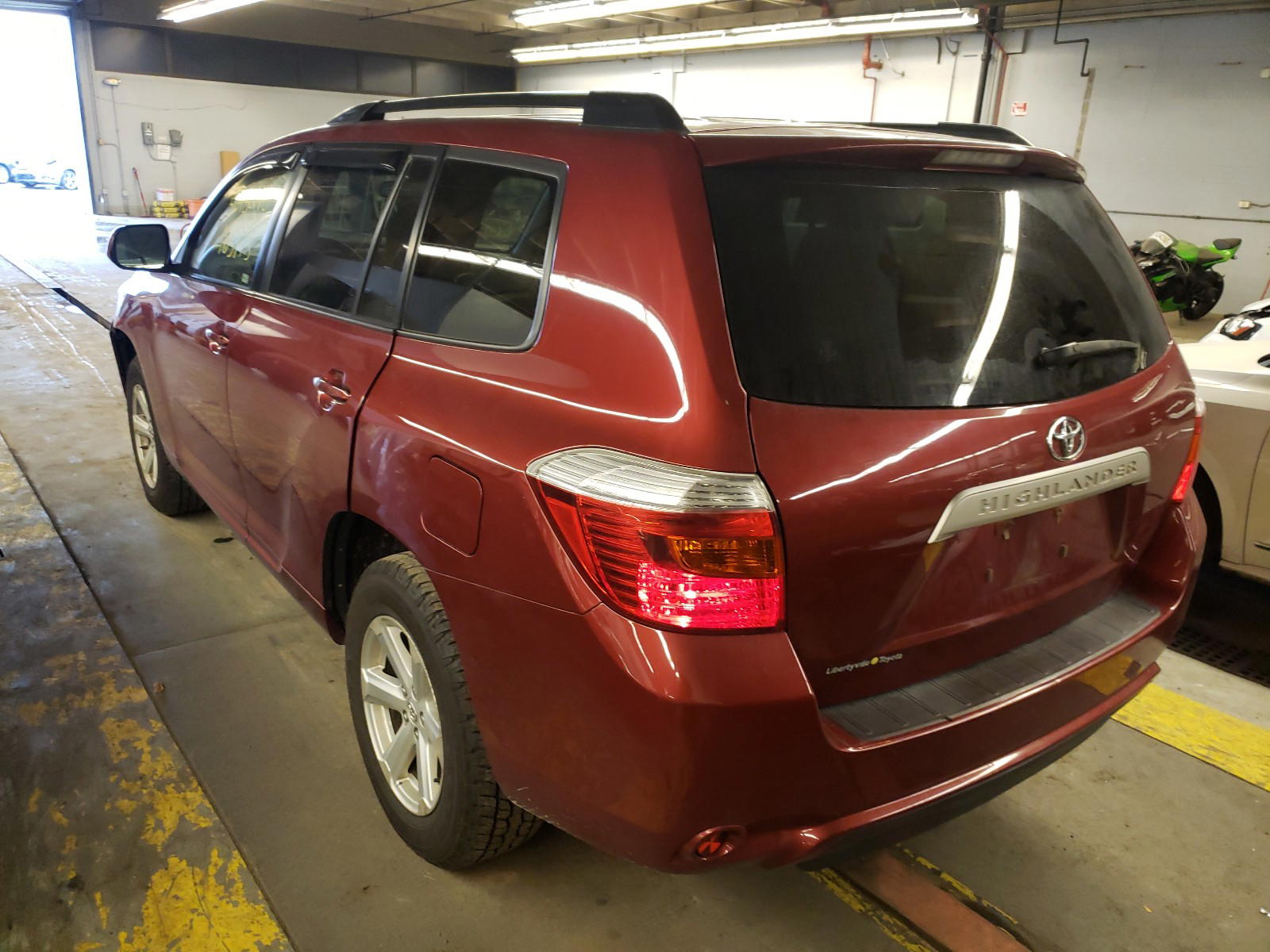 Photo 3 from auction – 2010 TOYOTA HIGHLANDER with VIN JTEZK3EH7A2104889