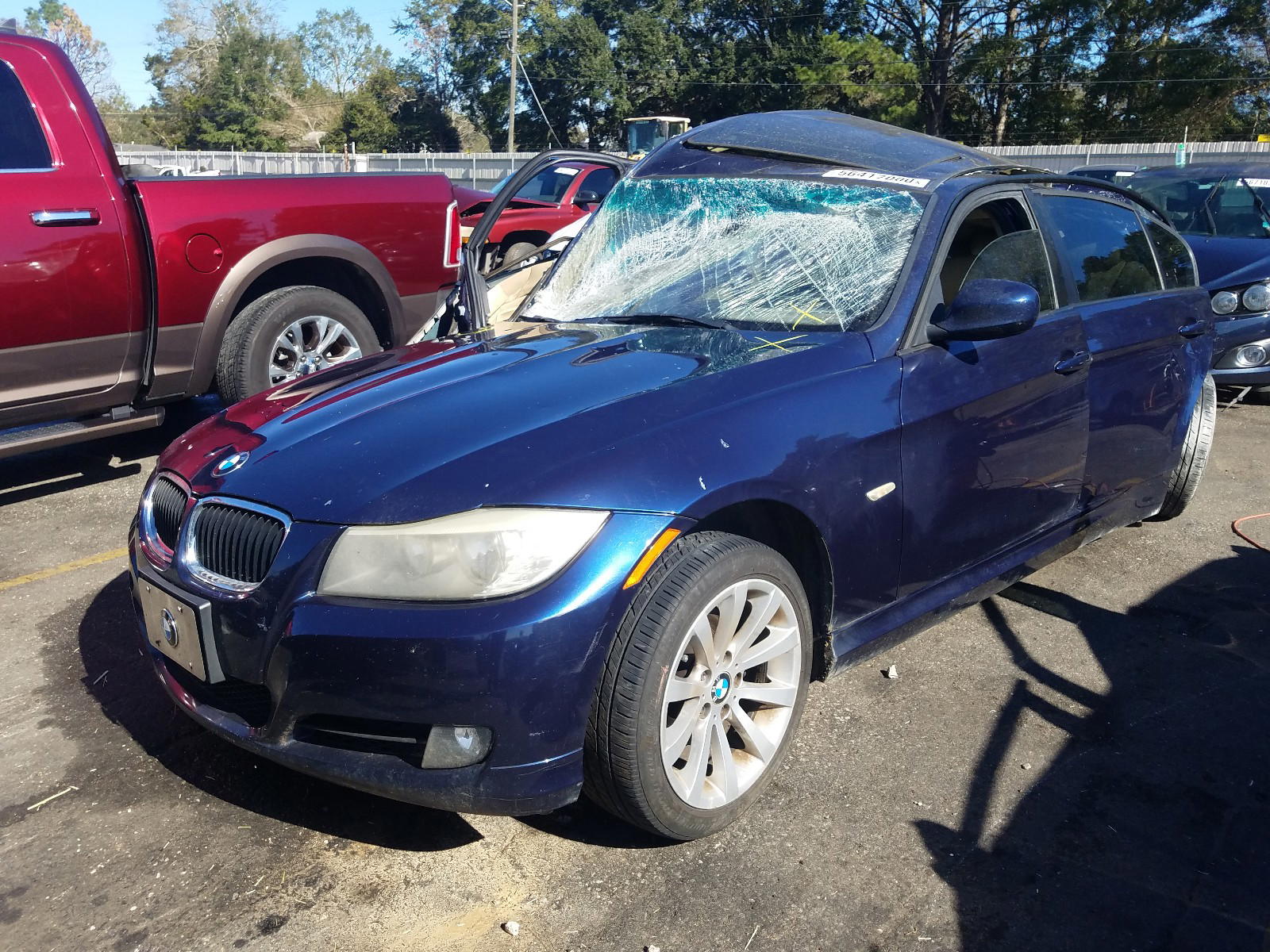 Photo 2 from auction – 2011 BMW 328 I with VIN WBAPH7C51BE678539