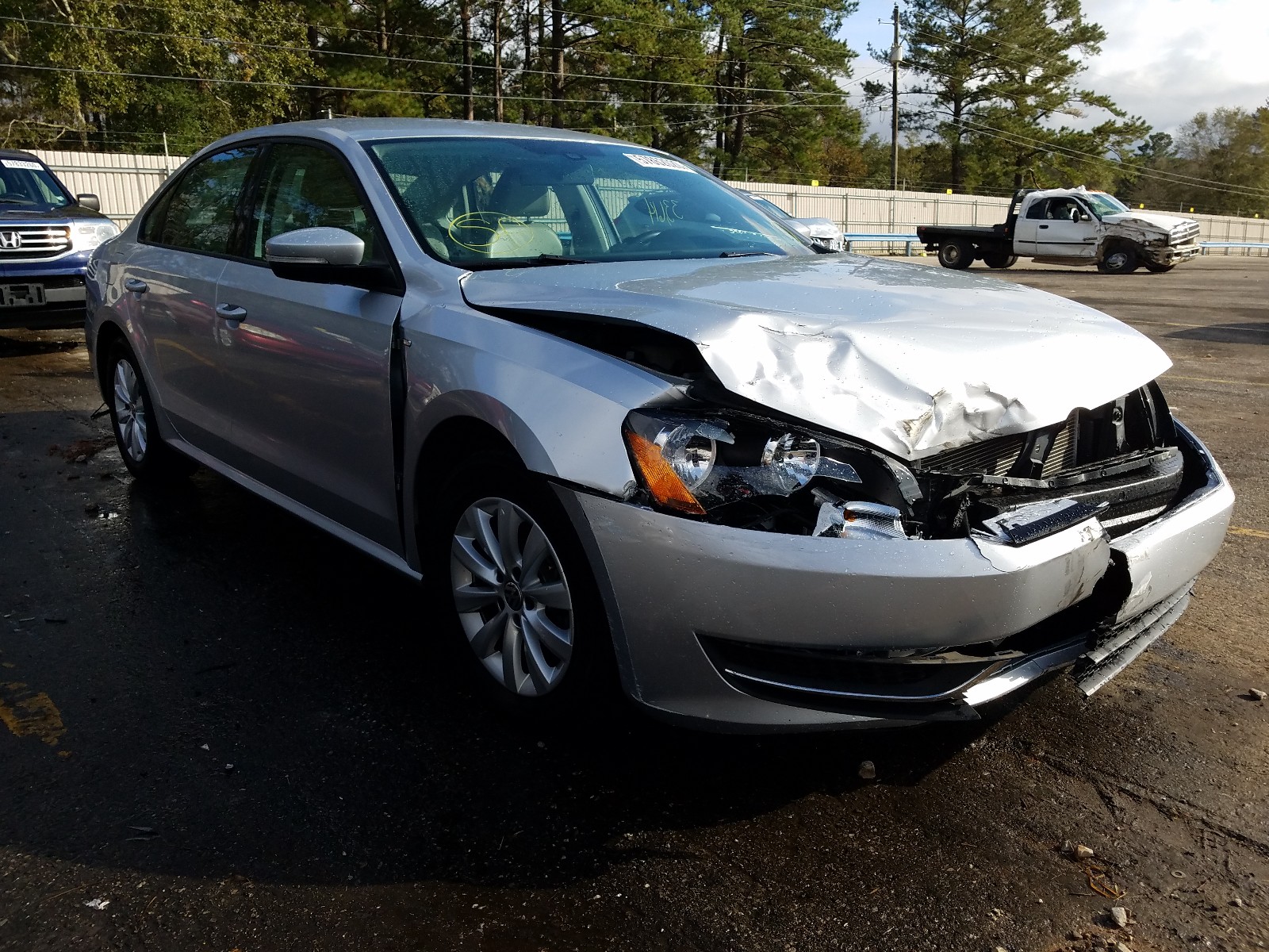 Photo 1 from auction – 2014 VOLKSWAGEN PASSAT S with VIN 1VWAS7A3XEC068275