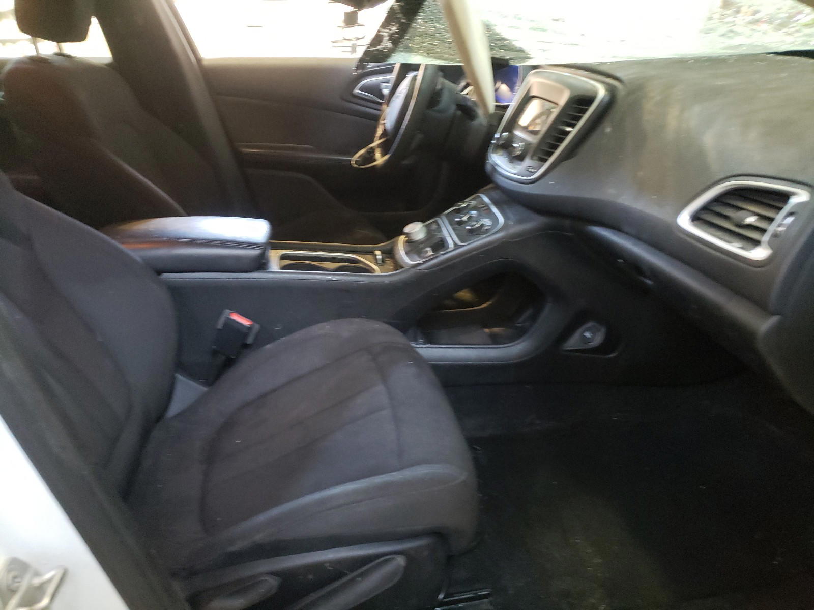 Photo 5 from auction – 2015 CHRYSLER 200 LX with VIN 1C3CCCFB9FN671469