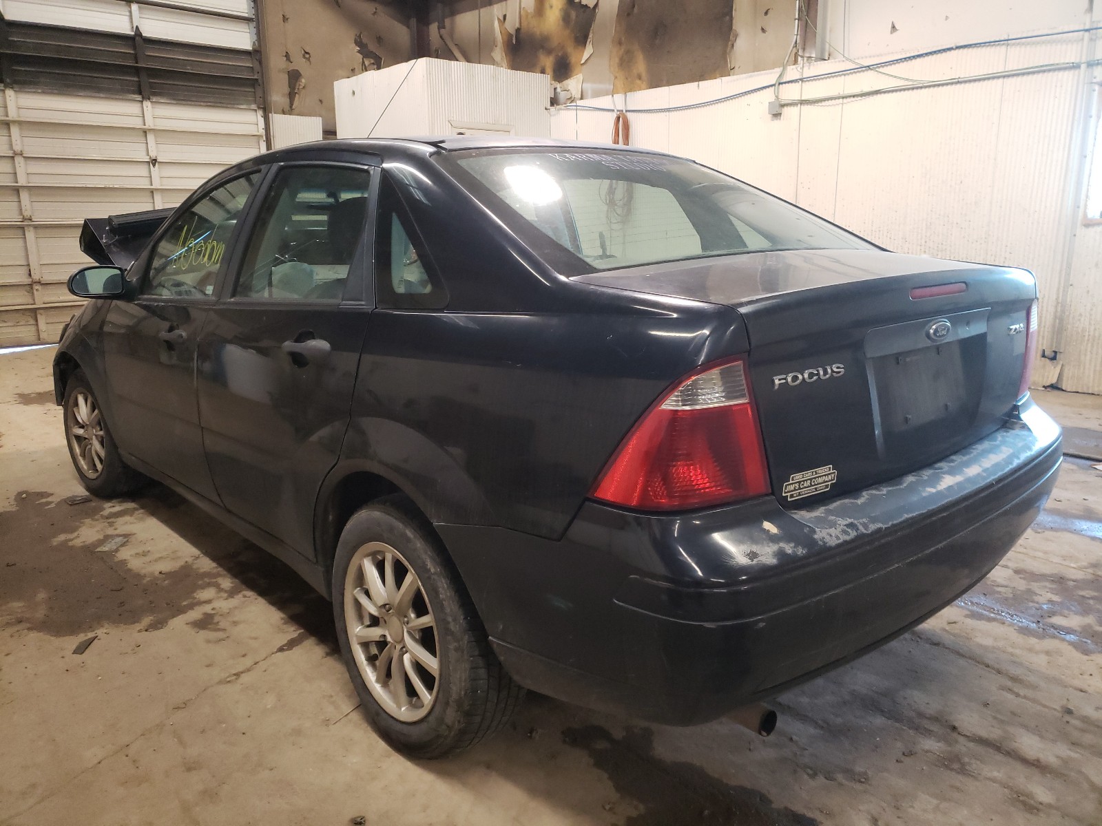 Photo 3 from auction – 2005 FORD FOCUS ZX4 with VIN 1FAFP34N95W177556