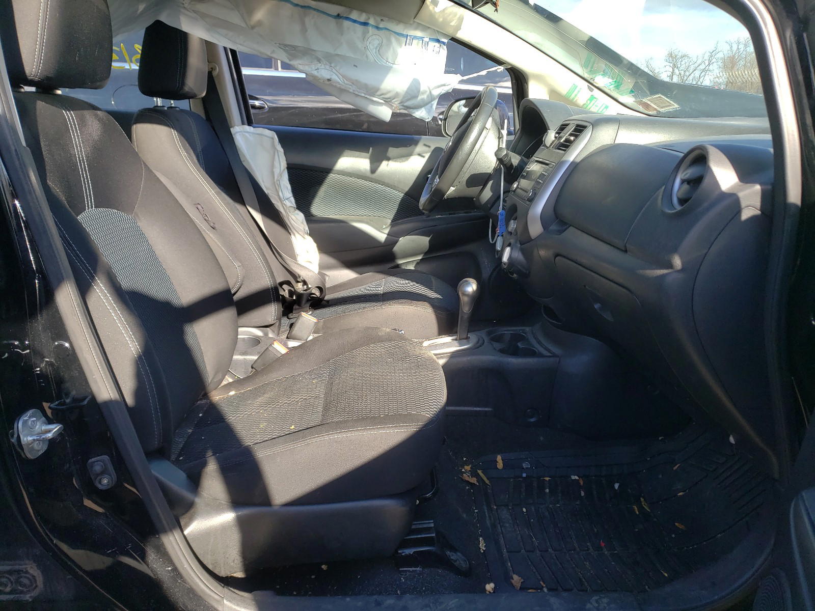 Photo 5 from auction – 2014 NISSAN VERSA NOTE with VIN 3N1CE2CP5EL406498