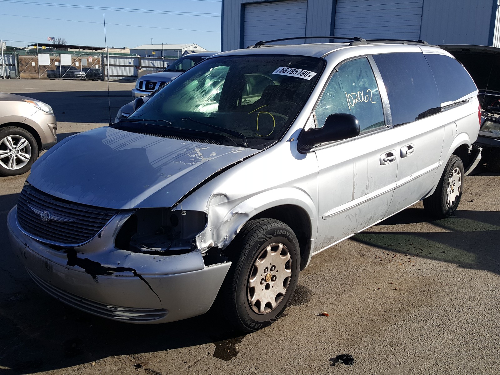 Photo 2 from auction – 2002 CHRYSLER TOWN & COU with VIN 2C4GP44332R519607